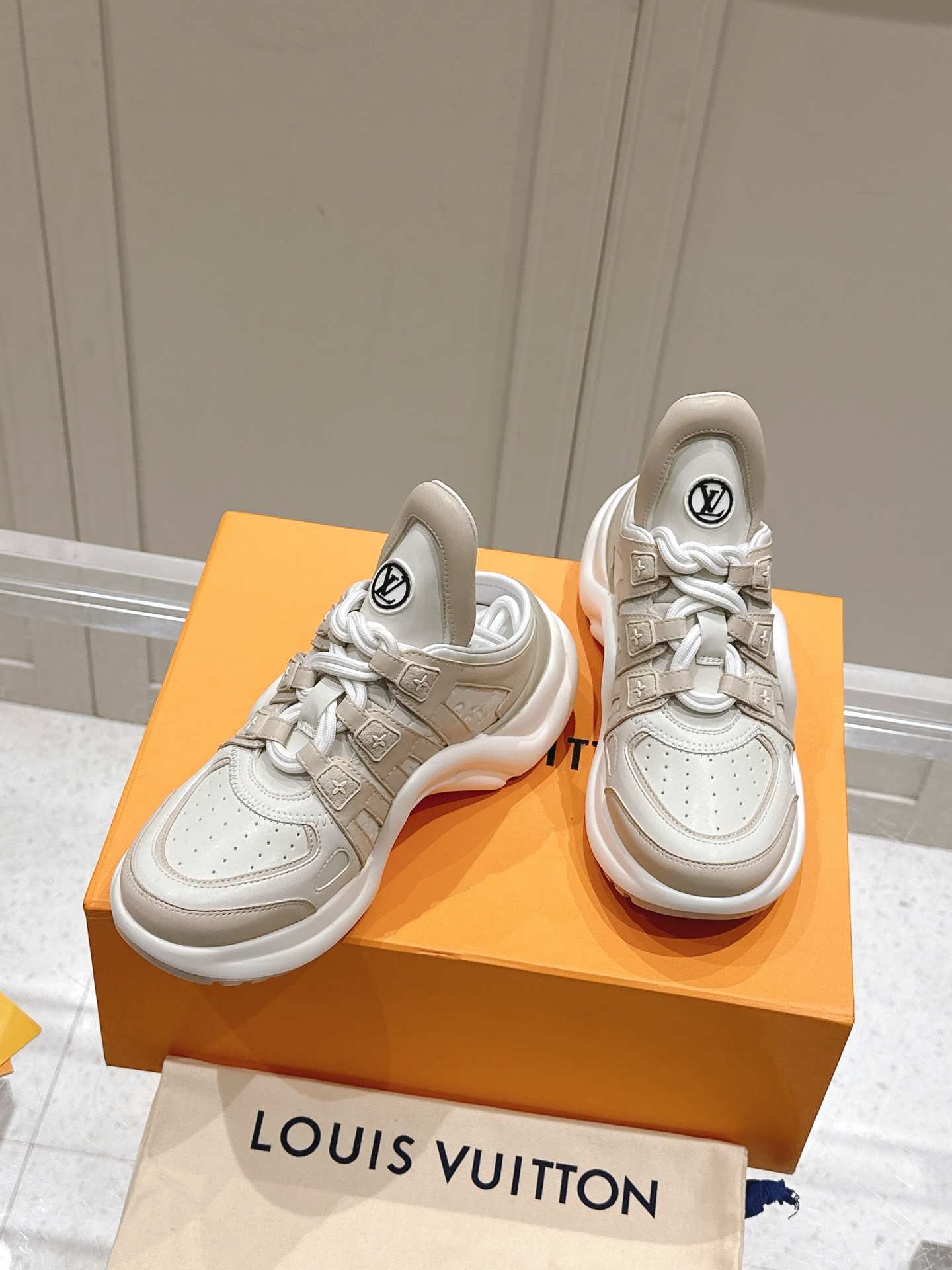 Louis Vuitton Archlight Sneaker: Iconic Design, Premium Leather, Comfortable Fit 4 i1743774420534 6872 0 1