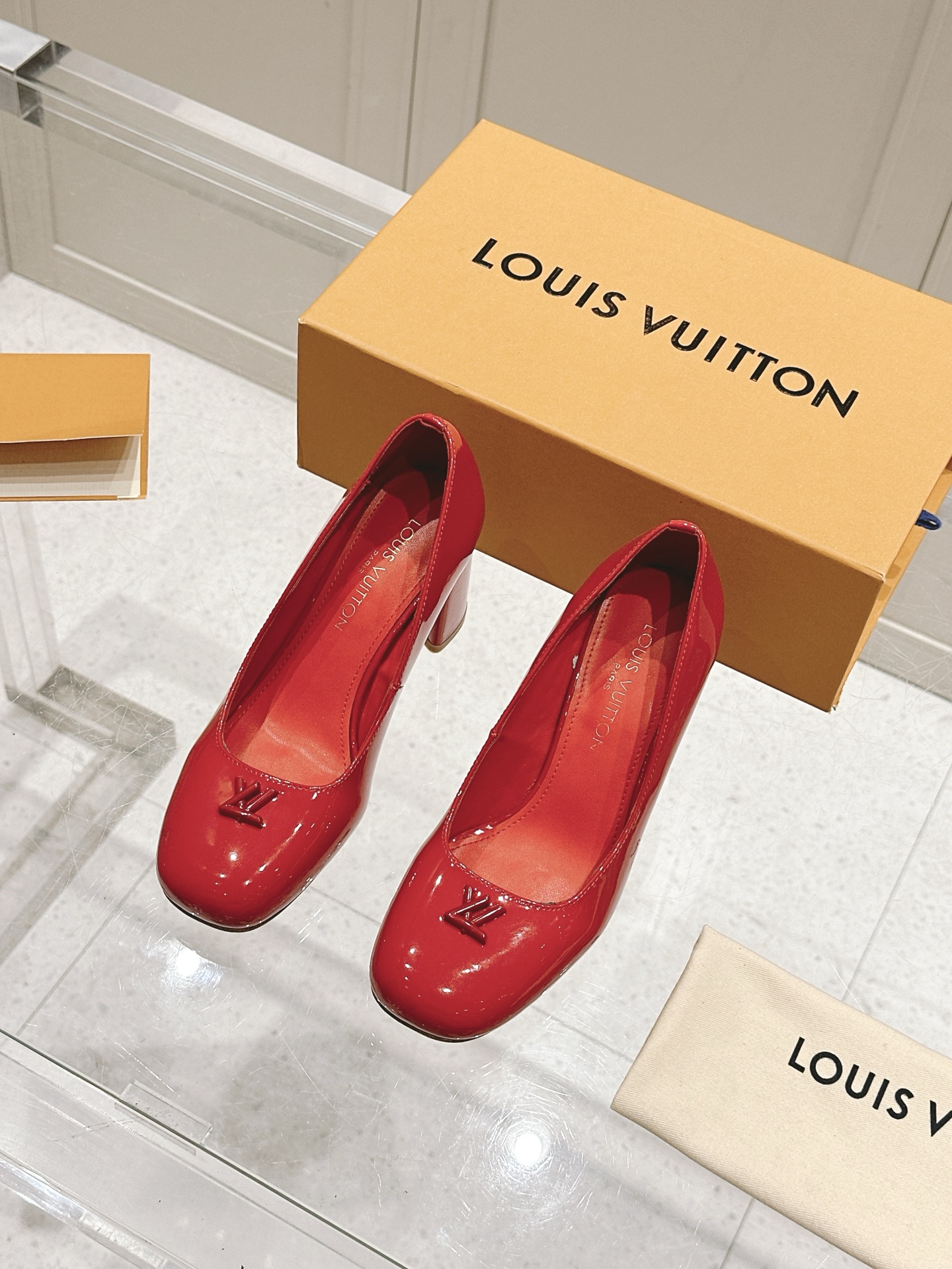 NO:263102,2025 latest Donkey Spring and Summer Pink Series Small V-buckle Electroplating Two-layer Design, Reproducing Classic, Craftsmanship and Complexity, and Not Too Tight to Walk!  Imported fabric beef patent leather, high quality soft sheepskin inner lining, footbed imported goatskin heel height 1.05.57.5 size 35-41, (34.41 custom made without return), sandals and shoes, louis vuitton, louis vuitton, sandals, sheepskin198609092025最新驴家春夏粉嫩系列 小V扣电镀两层设计、再现经典、工艺及其复杂、走路不累脚 ！ 面料进口牛漆皮 内里优质柔软羊皮里 垫脚进口山羊皮 跟高1.05.57.5 码数35-41、（34.41定制不退换）,凉鞋单鞋,louis vuitton,louis vuitton,sandals,sheepskin,Women's Shoes