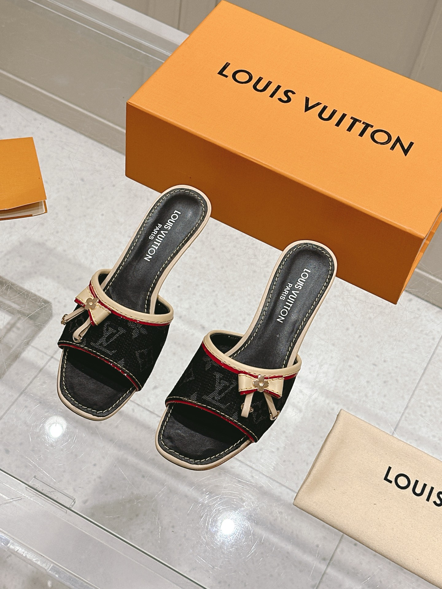 Louis Vuitton LV x TM 路易威登x村上隆联名6AM 系列 白三彩 平底 凉拖鞋