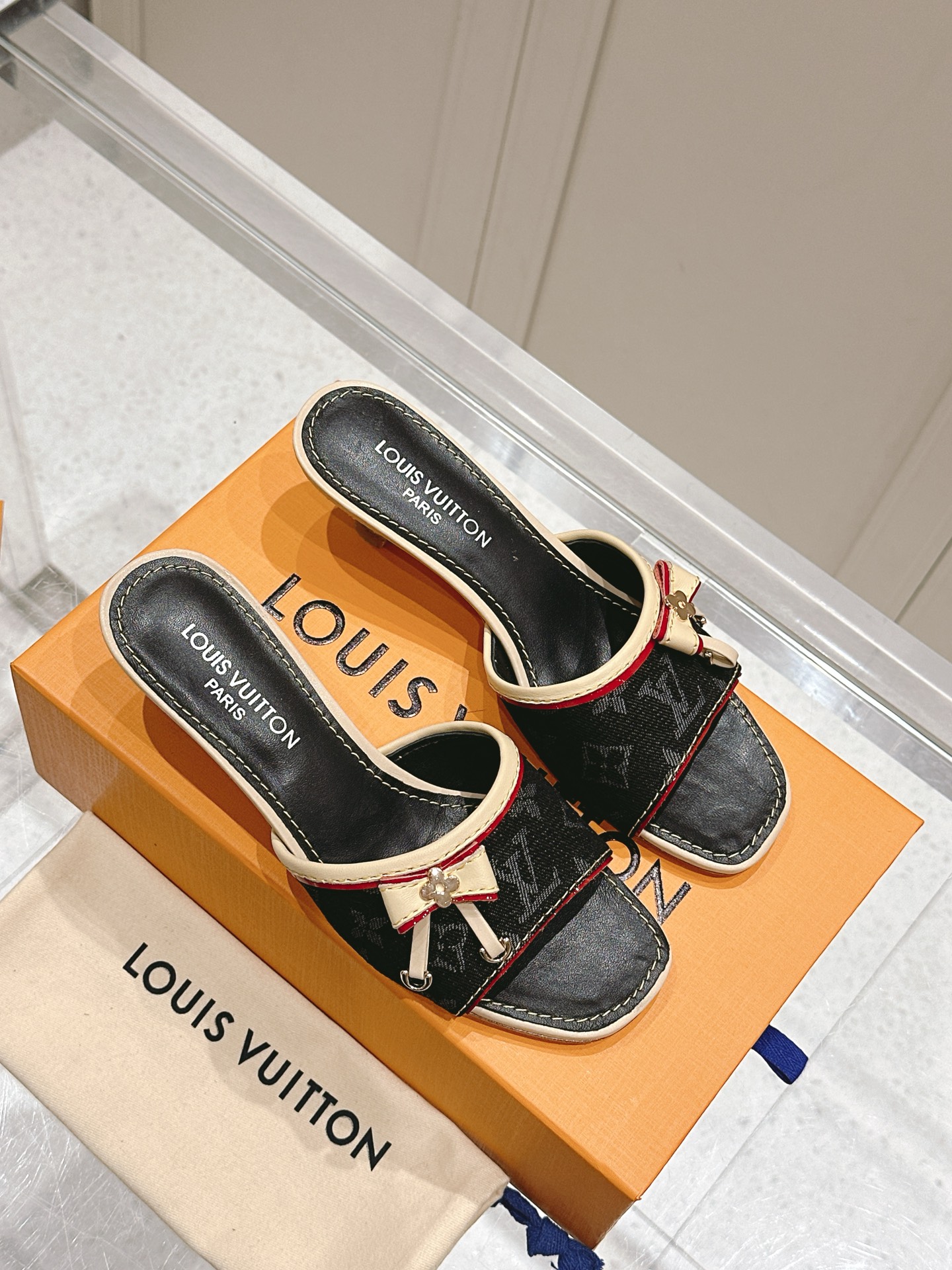 Louis Vuitton LV x TM 路易威登x村上隆联名6AM 系列 白三彩 平底 凉拖鞋