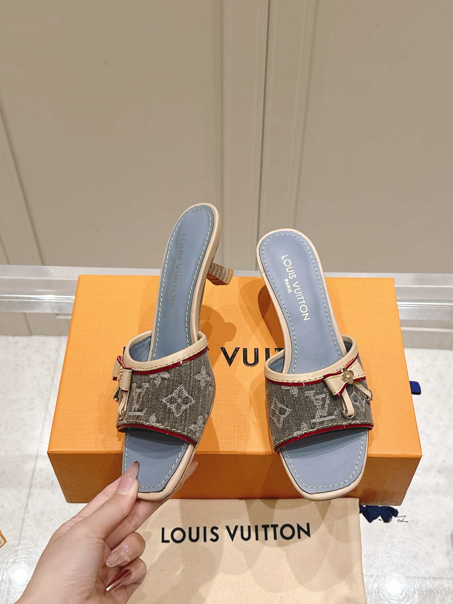 Louis Vuitton LV x TM 路易威登x村上隆联名6AM 系列 白三彩 平底 凉拖鞋