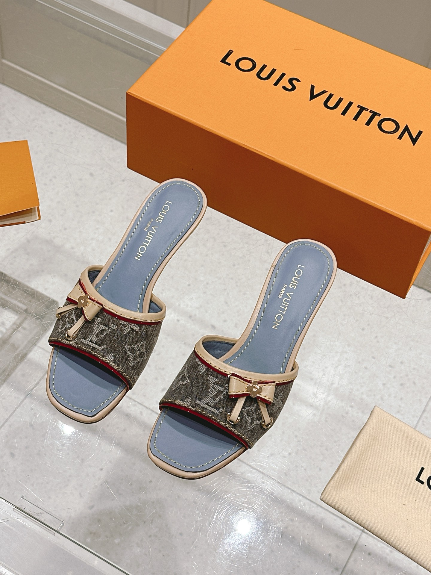 Louis Vuitton LV x TM 路易威登x村上隆联名6AM 系列 白三彩 平底 凉拖鞋