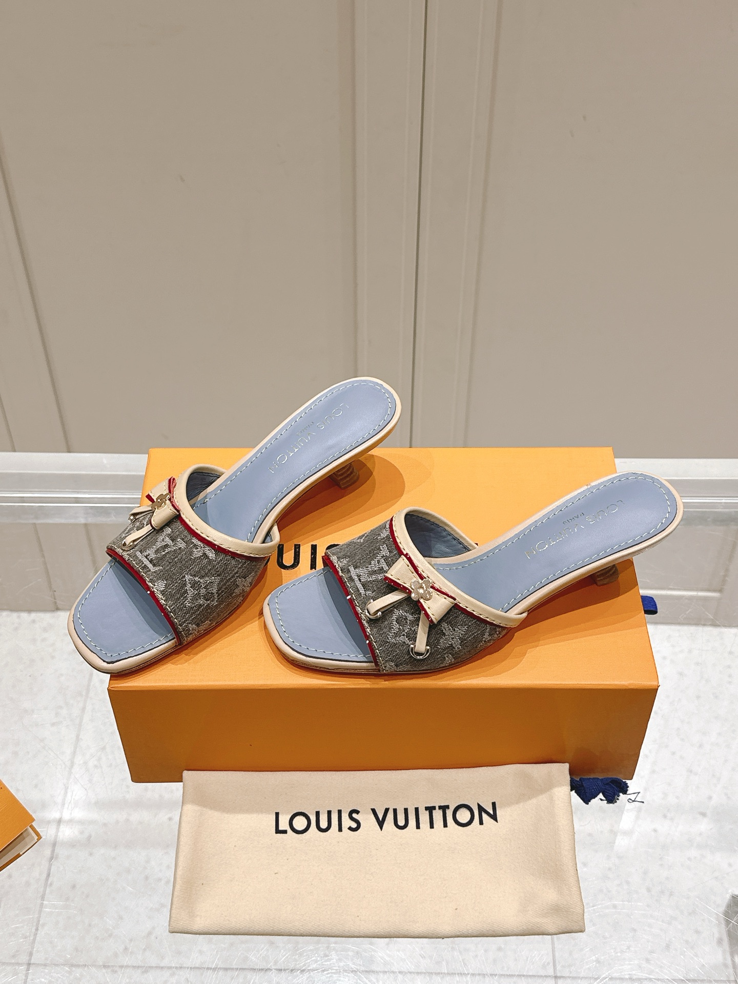 Louis Vuitton LV x TM 路易威登x村上隆联名6AM 系列 白三彩 平底 凉拖鞋