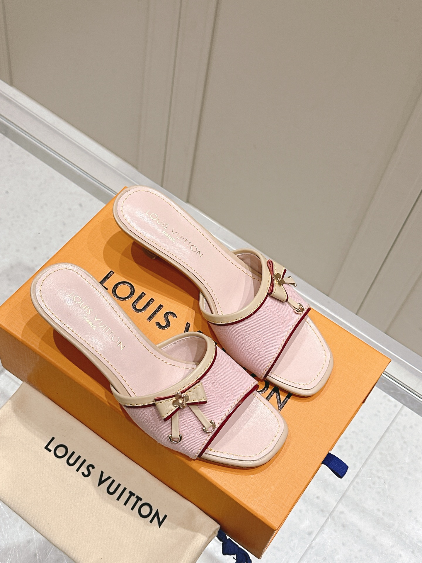 Louis Vuitton LV x TM 路易威登x村上隆联名6AM 系列 白三彩 平底 凉拖鞋