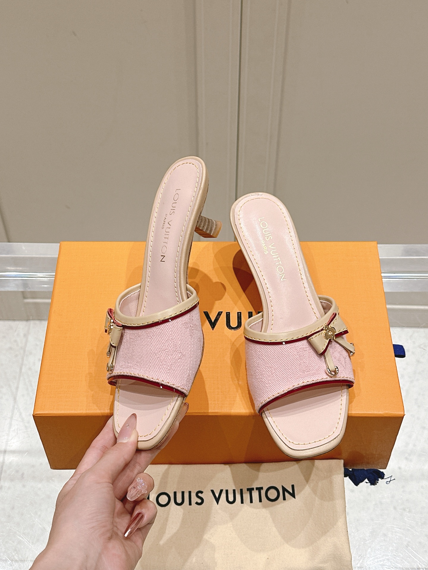 Louis Vuitton LV x TM 路易威登x村上隆联名6AM 系列 白三彩 平底 凉拖鞋