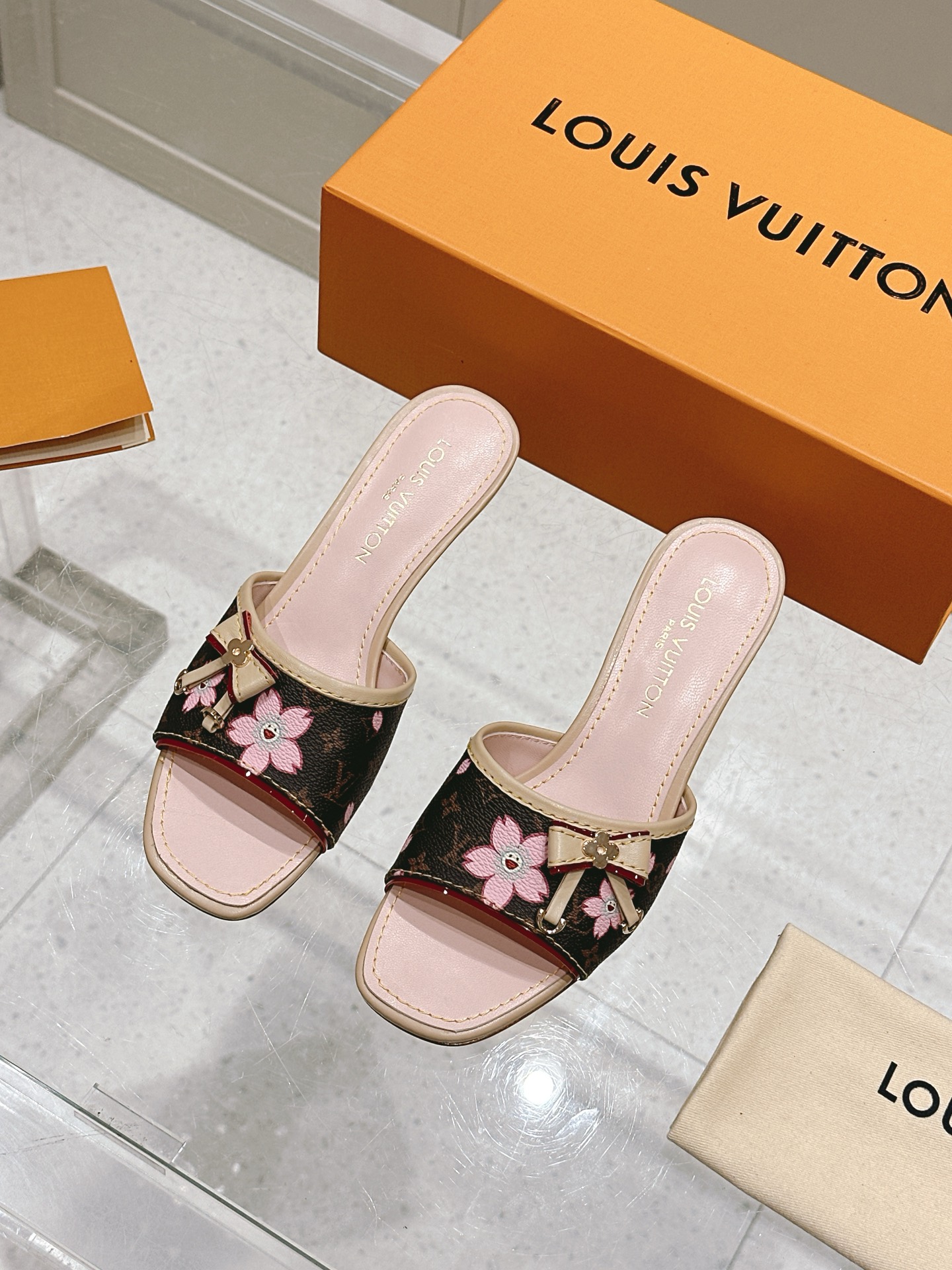 Louis Vuitton LV x TM 路易威登x村上隆联名6AM 系列 白三彩 平底 凉拖鞋