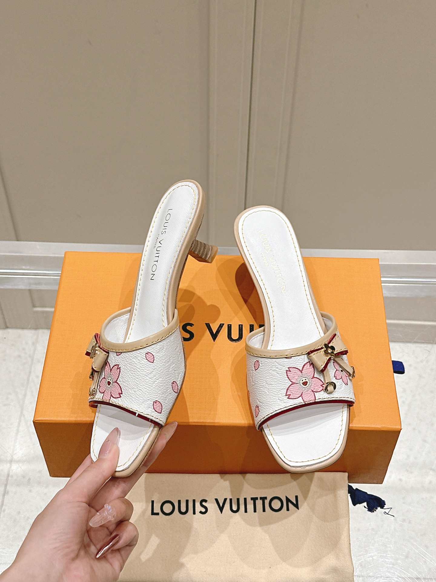 Louis Vuitton LV x TM 路易威登x村上隆联名6AM 系列 白三彩 平底 凉拖鞋