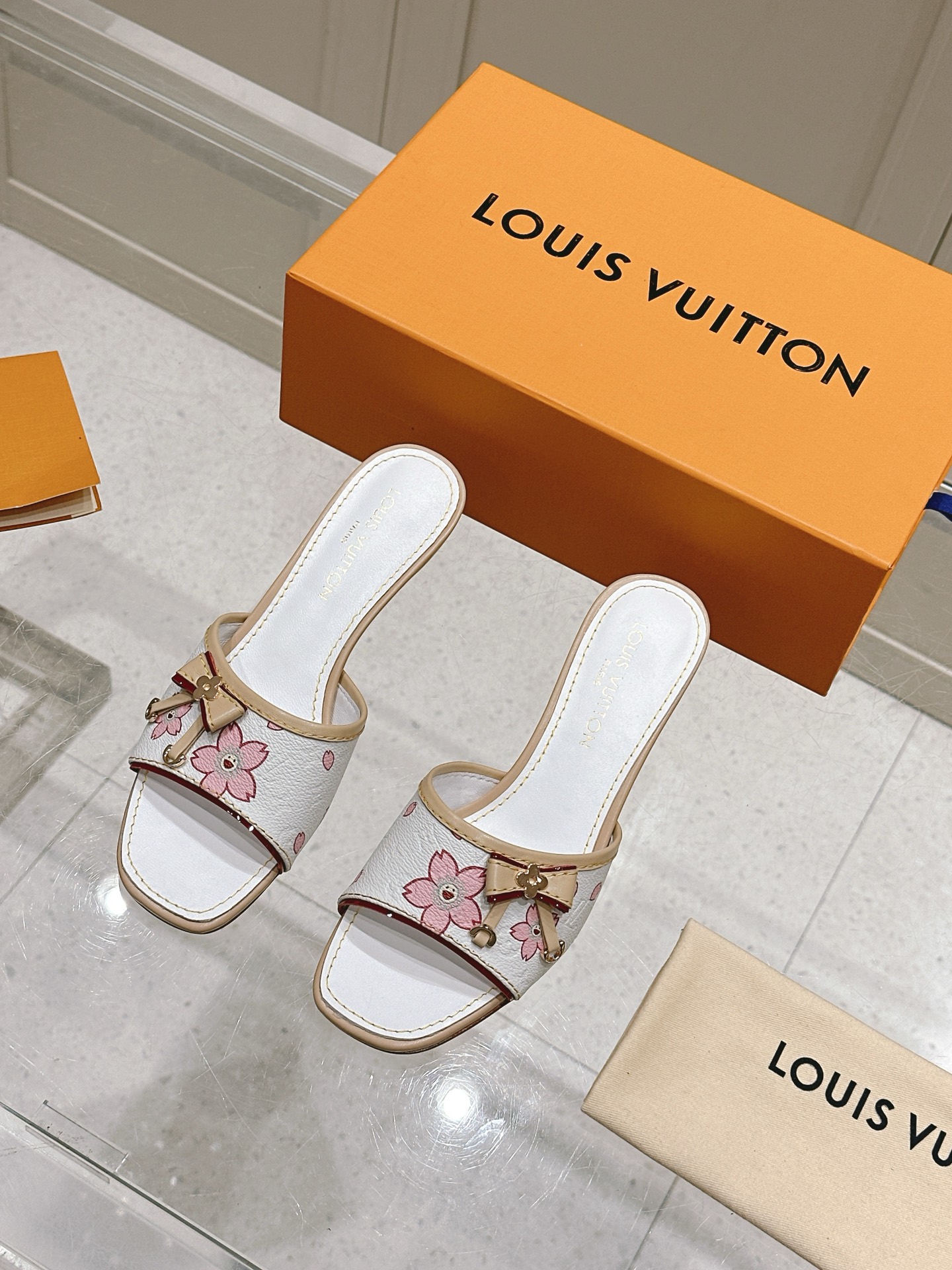 Louis Vuitton LV x TM 路易威登x村上隆联名6AM 系列 白三彩 平底 凉拖鞋