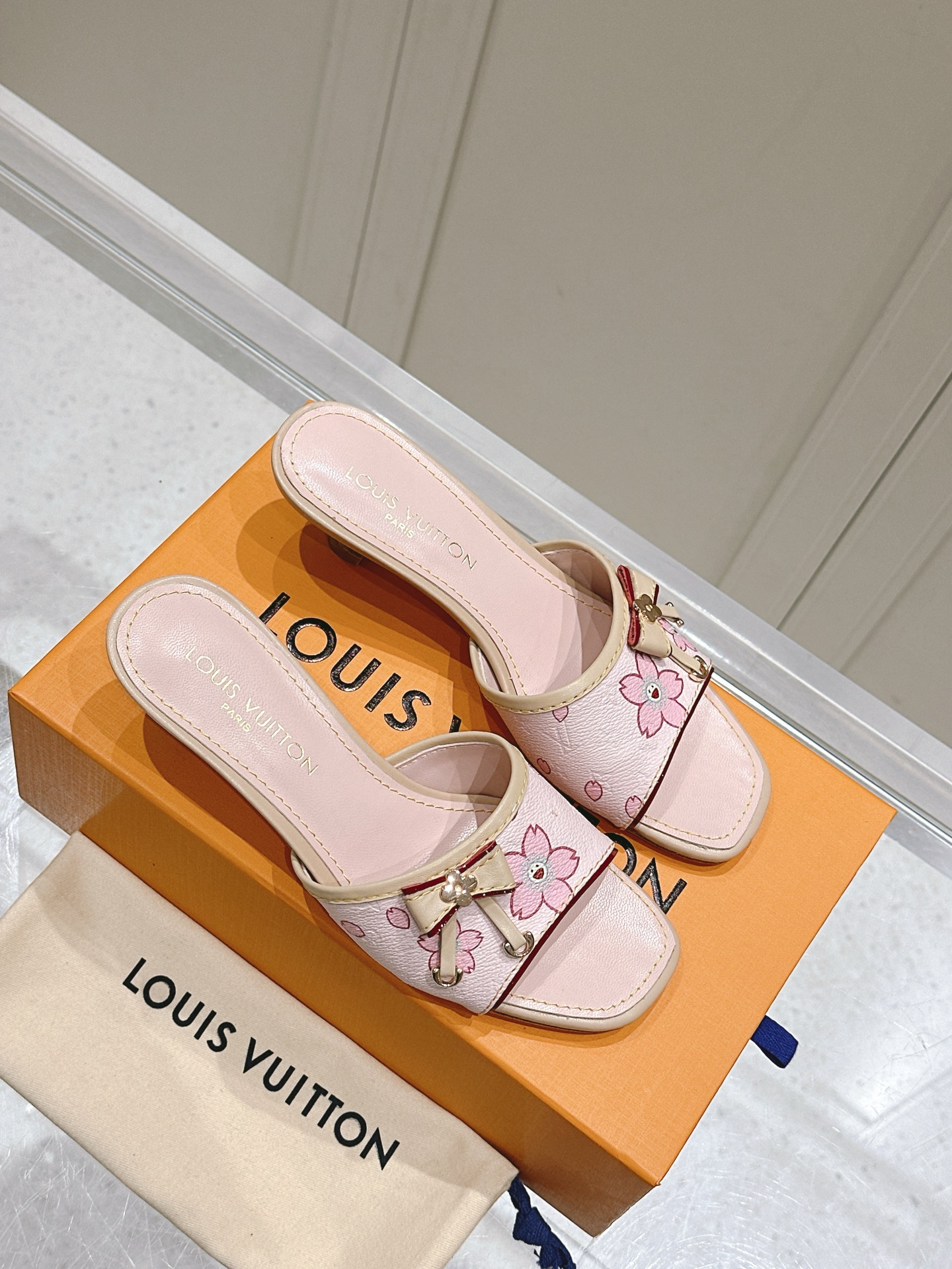 Louis Vuitton LV x TM 路易威登x村上隆联名6AM 系列 白三彩 平底 凉拖鞋