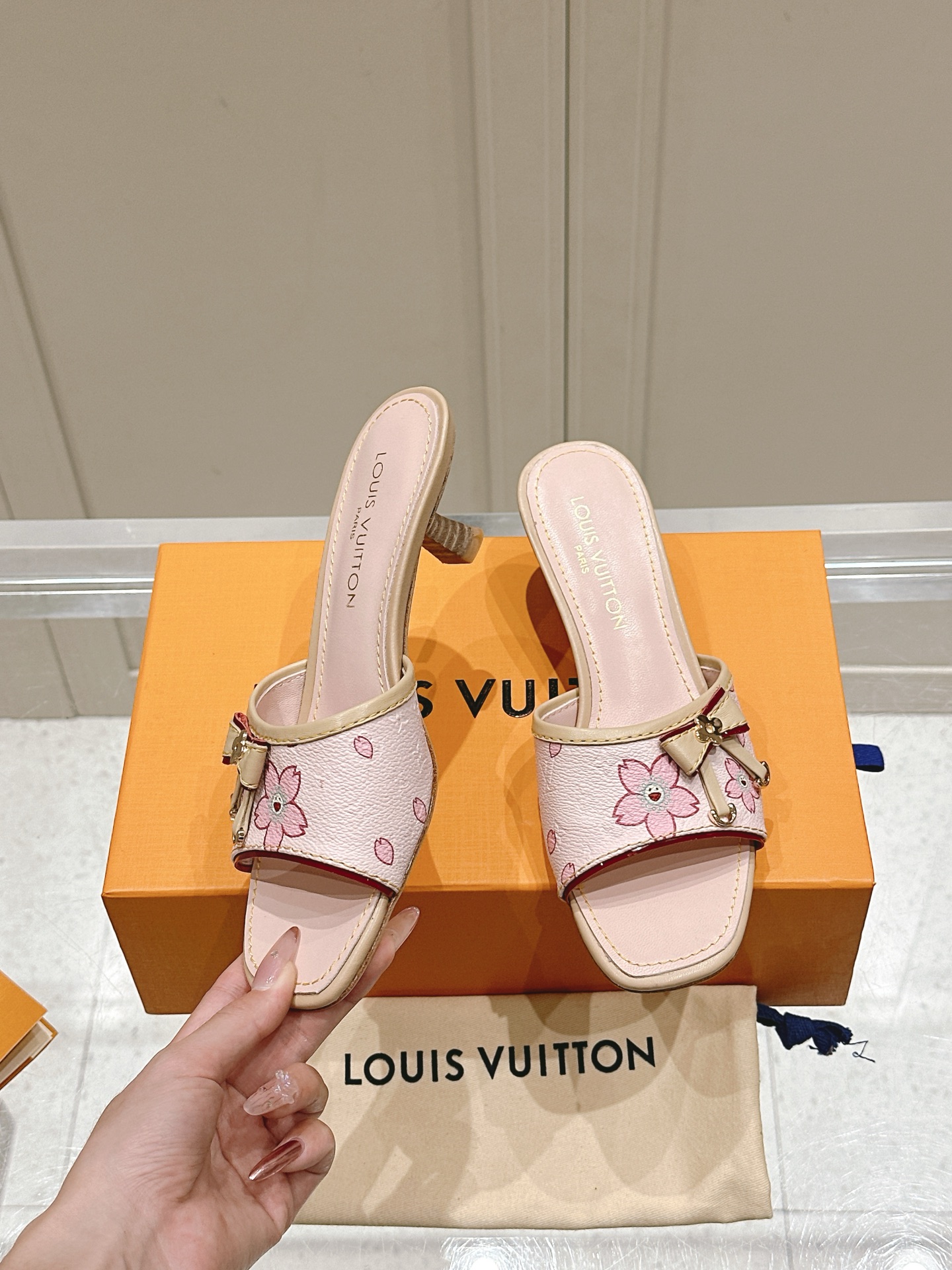 Louis Vuitton LV x TM 路易威登x村上隆联名6AM 系列 白三彩 平底 凉拖鞋
