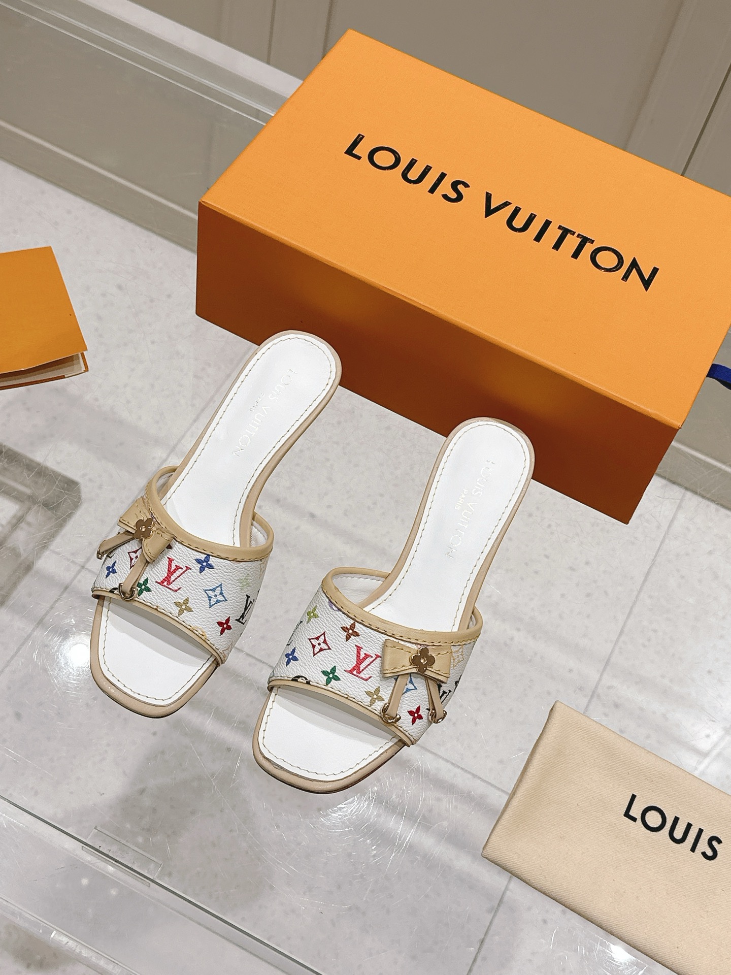 Louis Vuitton LV x TM 路易威登x村上隆联名6AM 系列 白三彩 平底 凉拖鞋