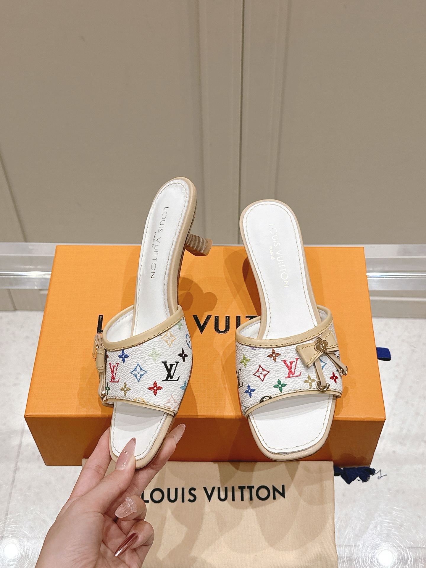 Louis Vuitton LV x TM 路易威登x村上隆联名6AM 系列 白三彩 平底 凉拖鞋