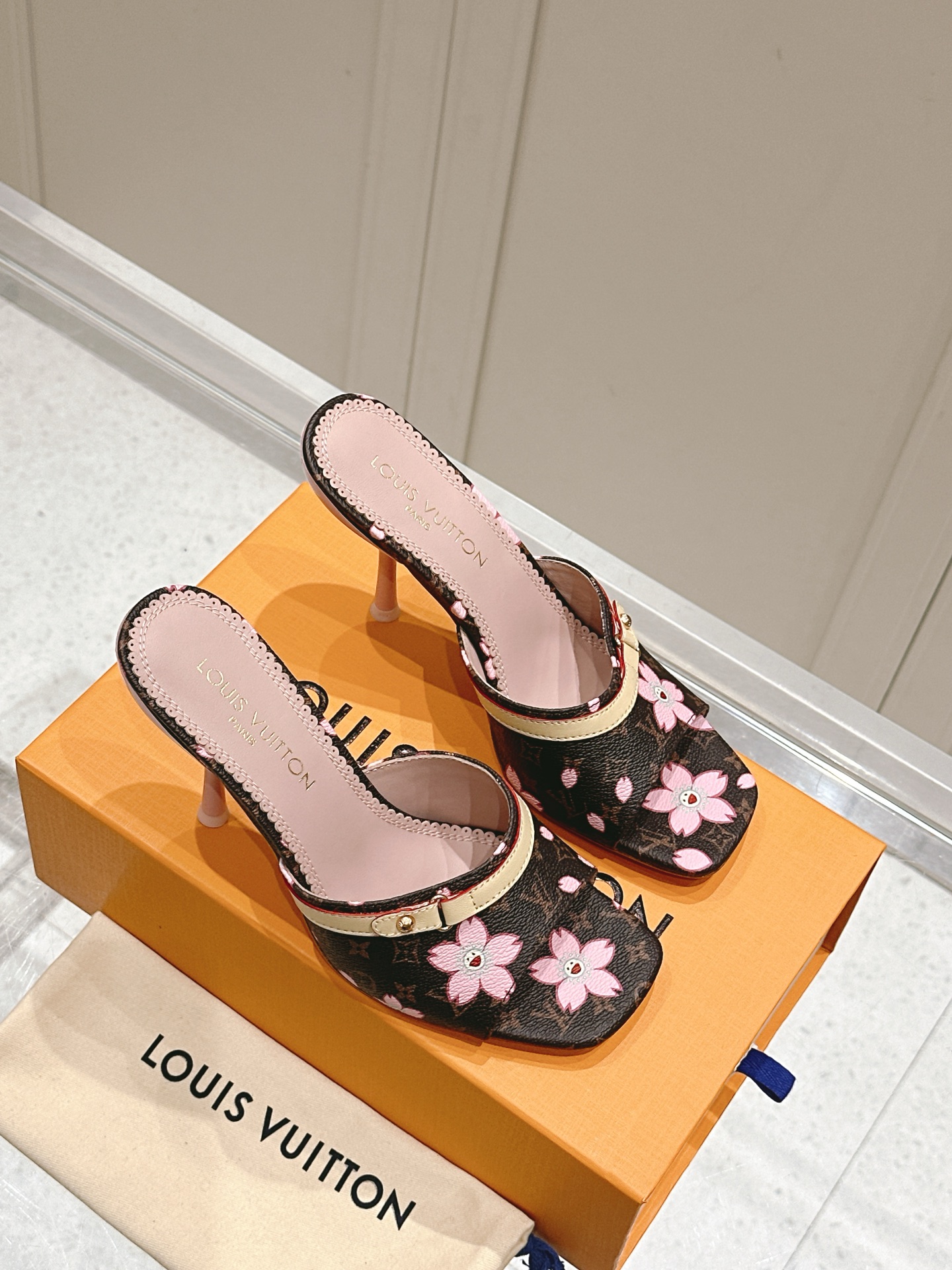 Louis Vuitton LV x TM 路易威登x村上隆联名6AM 系列 白三彩 平底 凉拖鞋