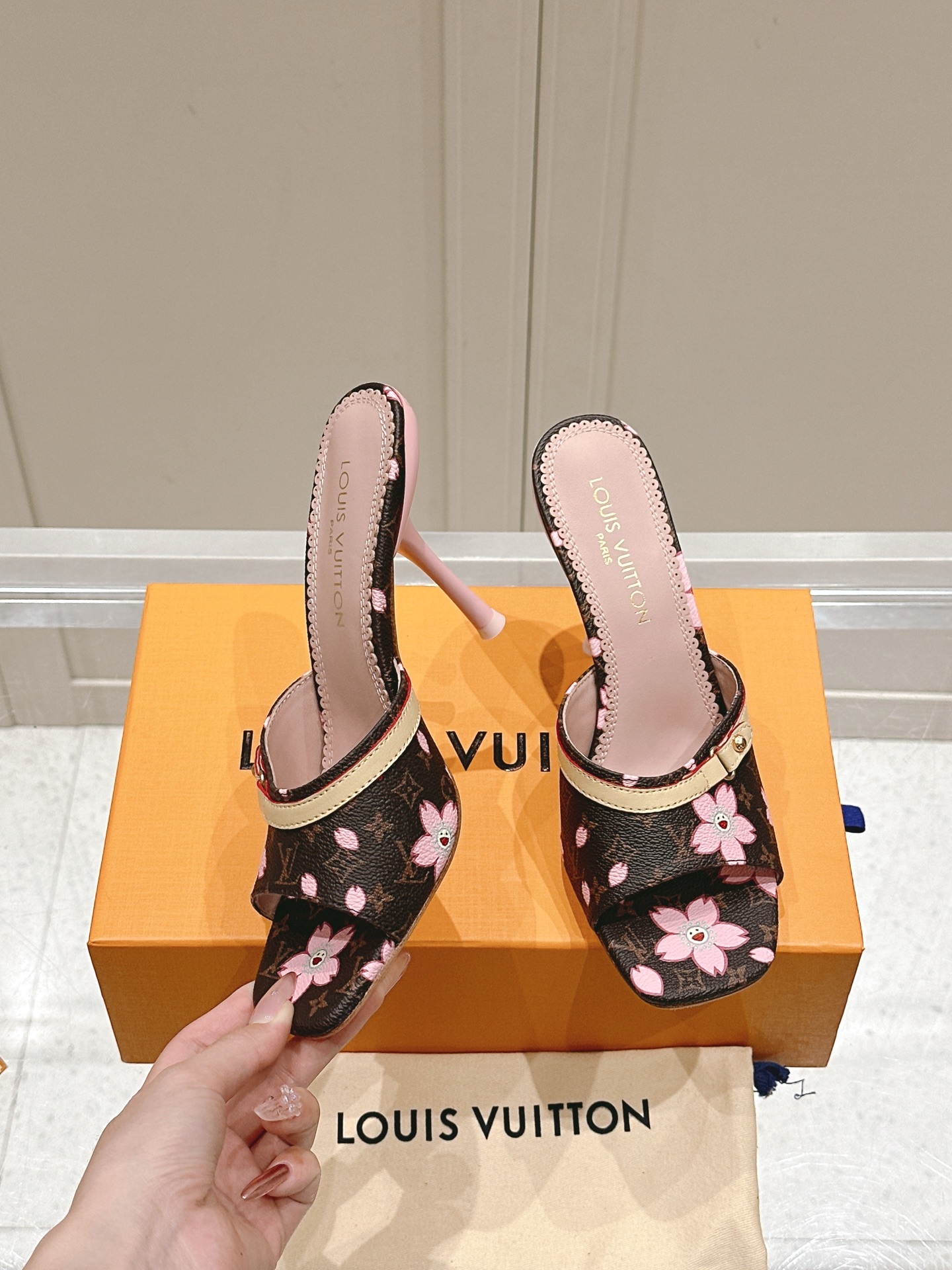Louis Vuitton LV x TM 路易威登x村上隆联名6AM 系列 白三彩 平底 凉拖鞋