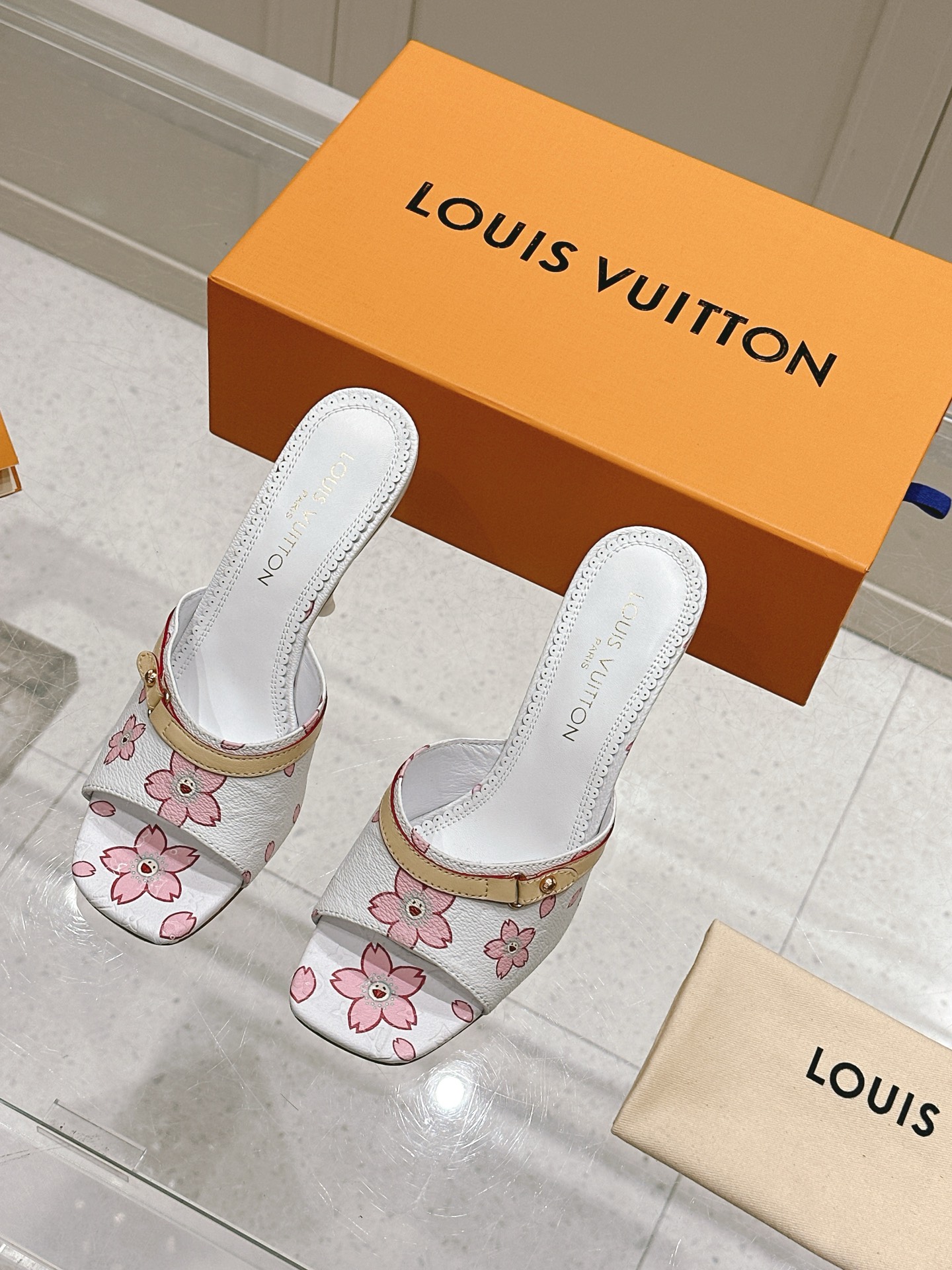 Louis Vuitton LV x TM 路易威登x村上隆联名6AM 系列 白三彩 平底 凉拖鞋