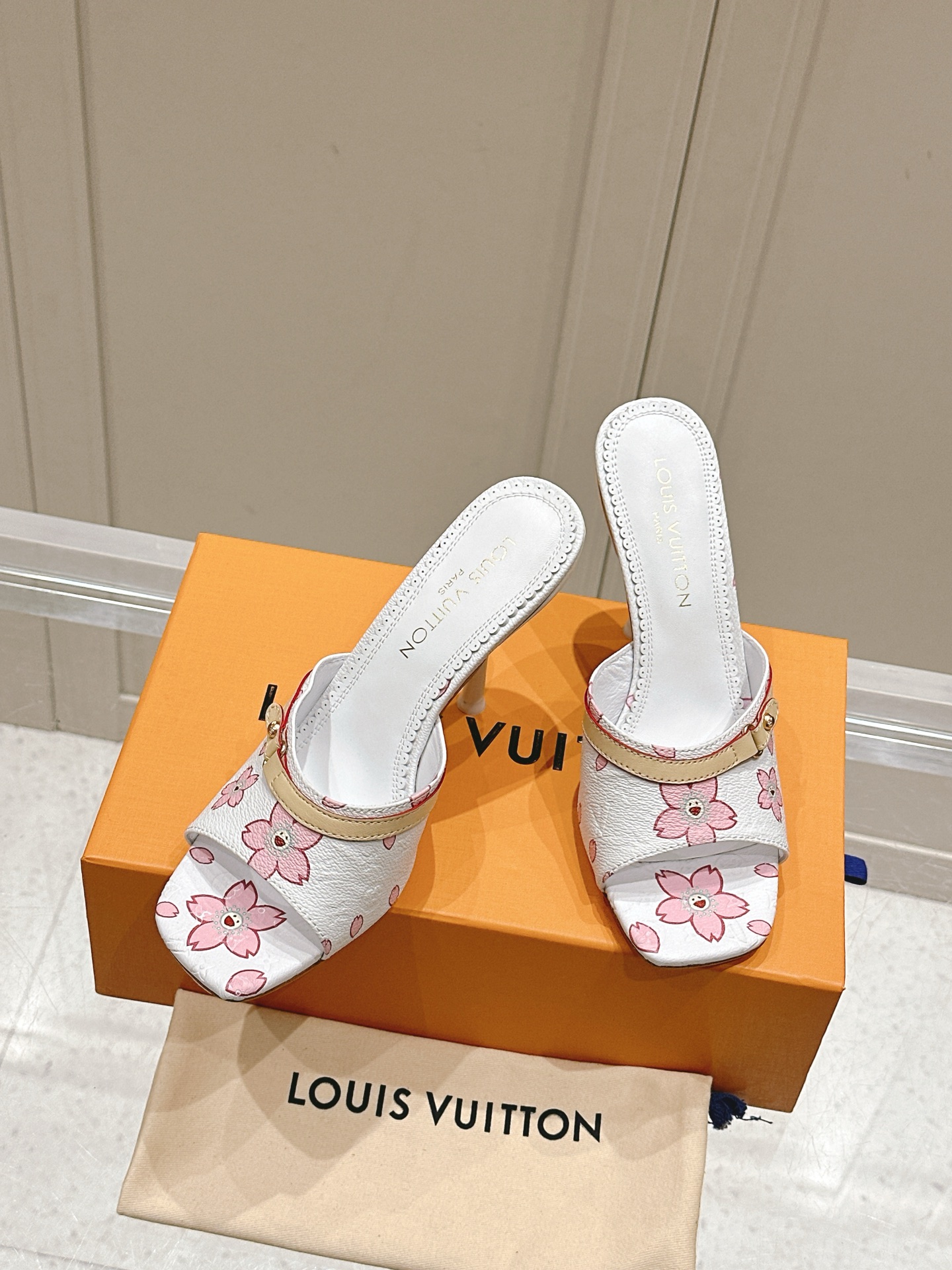 Louis Vuitton LV x TM 路易威登x村上隆联名6AM 系列 白三彩 平底 凉拖鞋