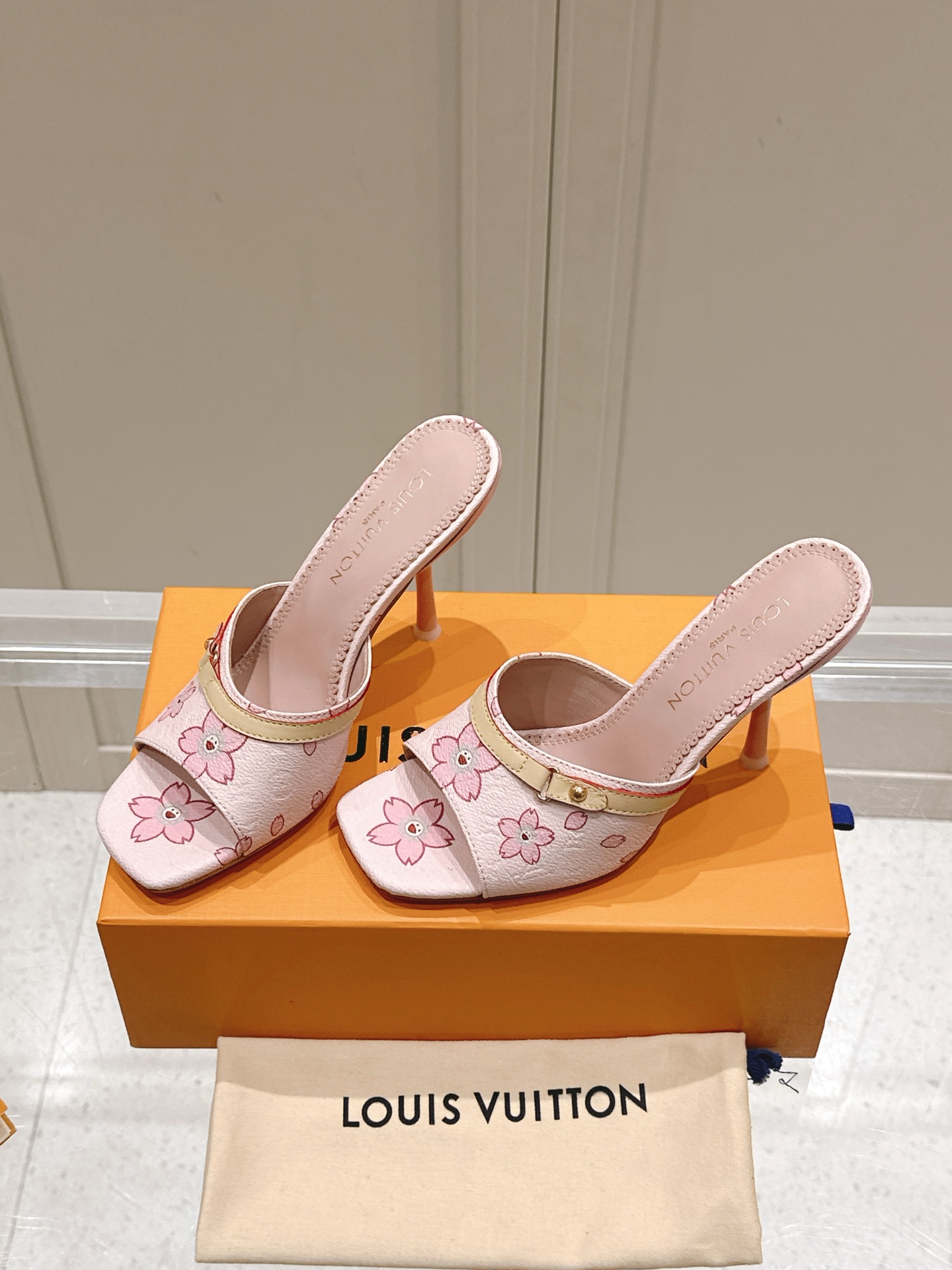 Louis Vuitton LV x TM 路易威登x村上隆联名6AM 系列 白三彩 平底 凉拖鞋