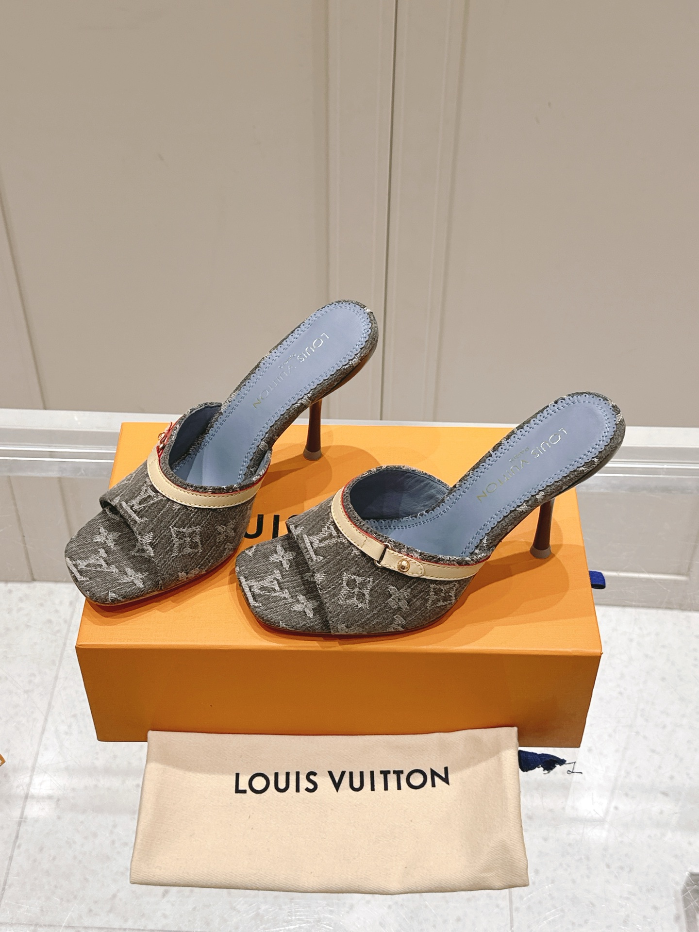 Louis Vuitton LV x TM 路易威登x村上隆联名6AM 系列 白三彩 平底 凉拖鞋