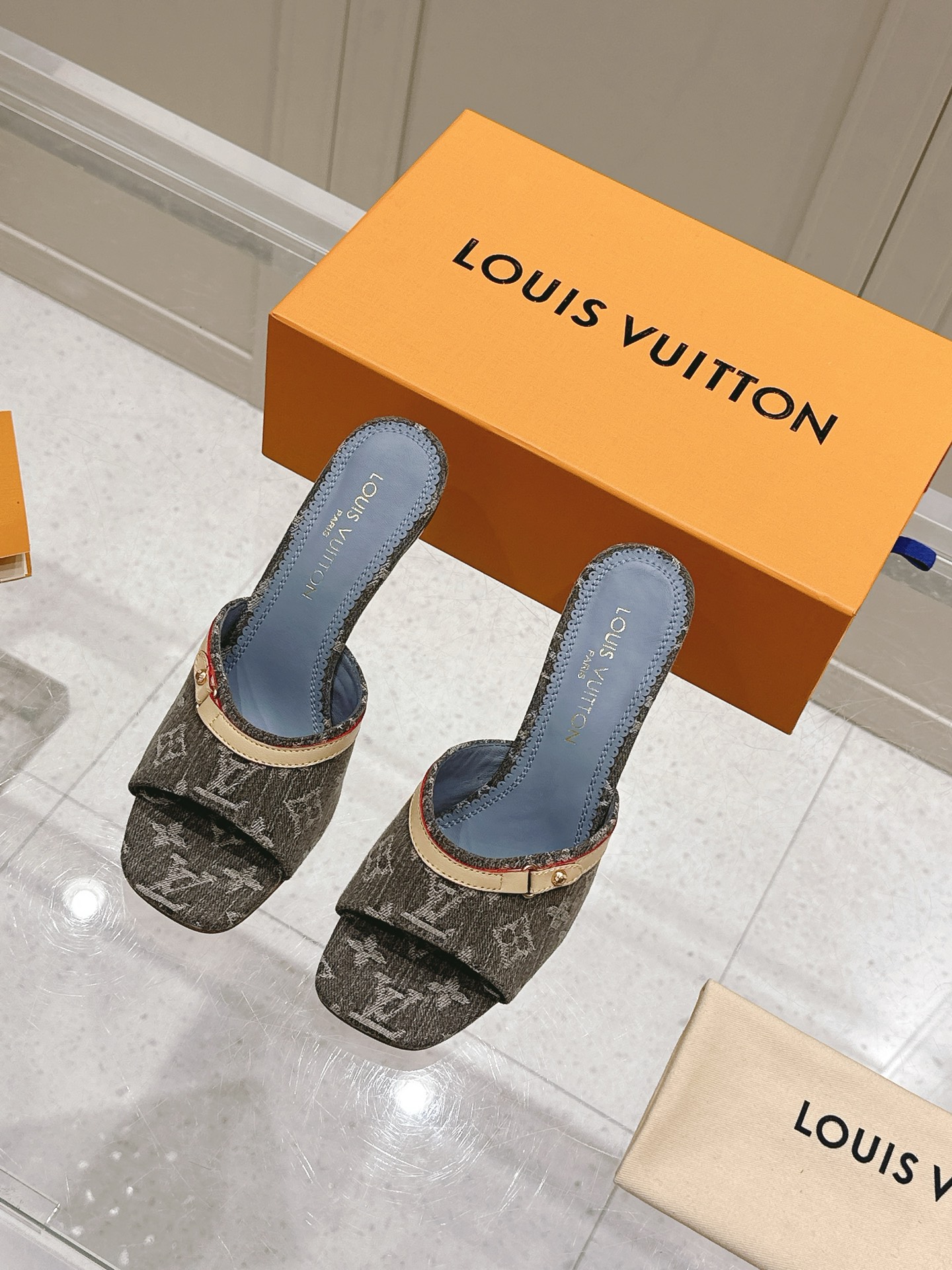 Louis Vuitton LV x TM 路易威登x村上隆联名6AM 系列 白三彩 平底 凉拖鞋