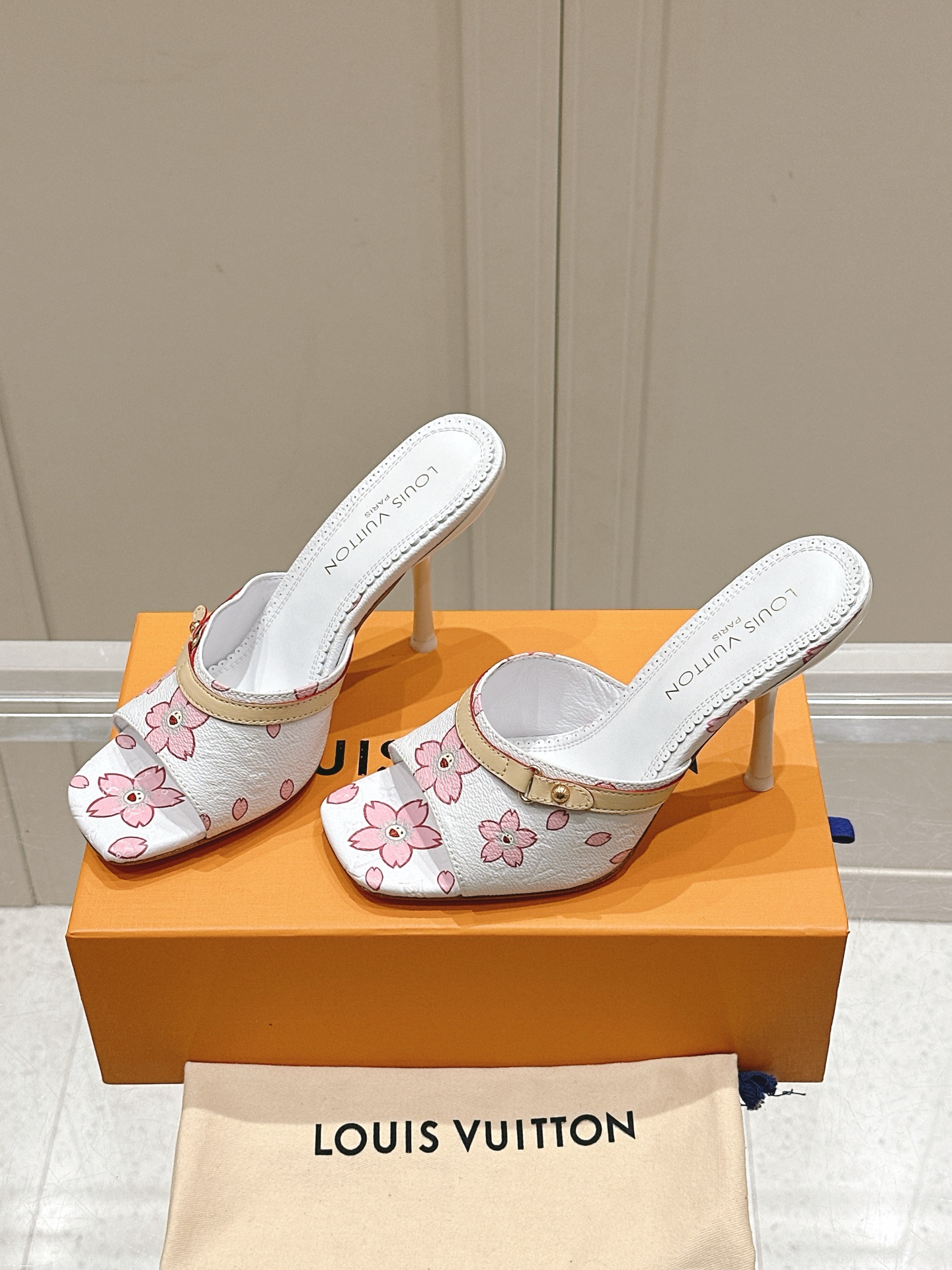 Louis Vuitton LV x TM 路易威登x村上隆联名6AM 系列 白三彩 平底 凉拖鞋