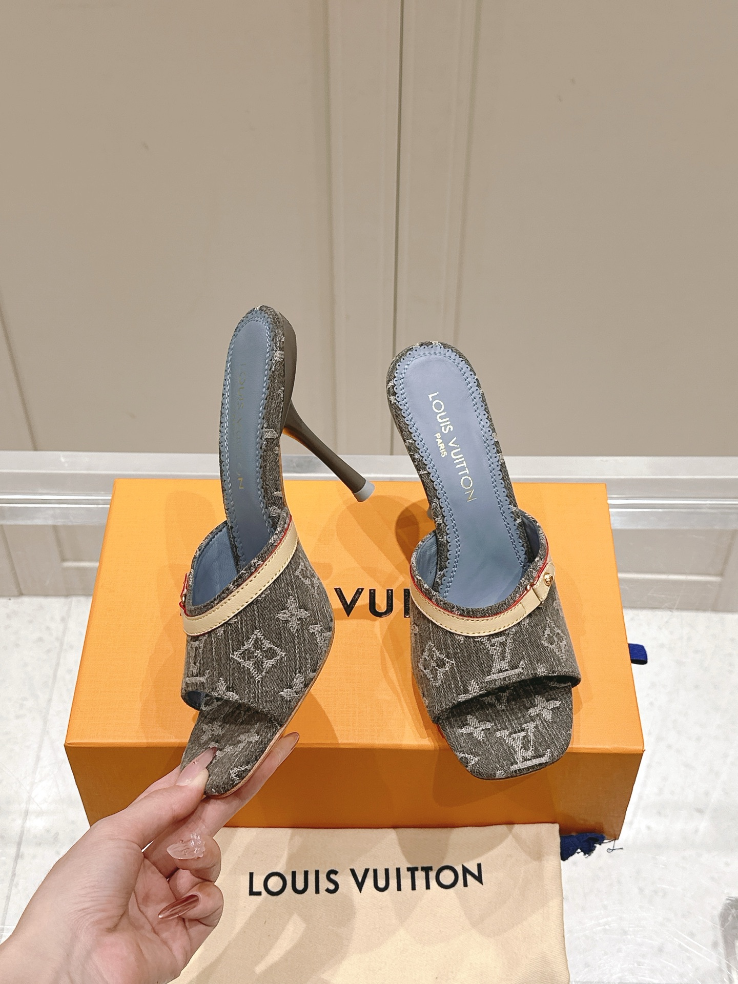 Louis Vuitton LV x TM 路易威登x村上隆联名6AM 系列 白三彩 平底 凉拖鞋