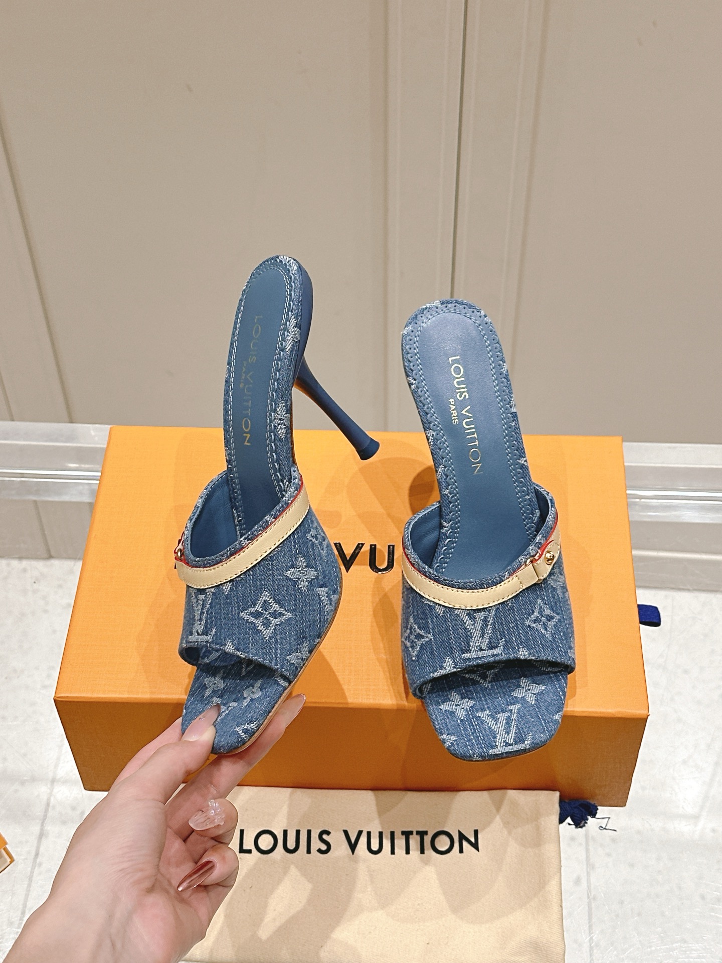 Louis Vuitton LV x TM 路易威登x村上隆联名6AM 系列 白三彩 平底 凉拖鞋