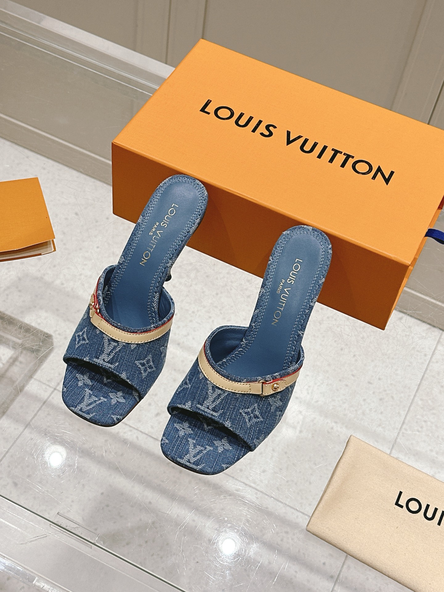 Louis Vuitton LV x TM 路易威登x村上隆联名6AM 系列 白三彩 平底 凉拖鞋