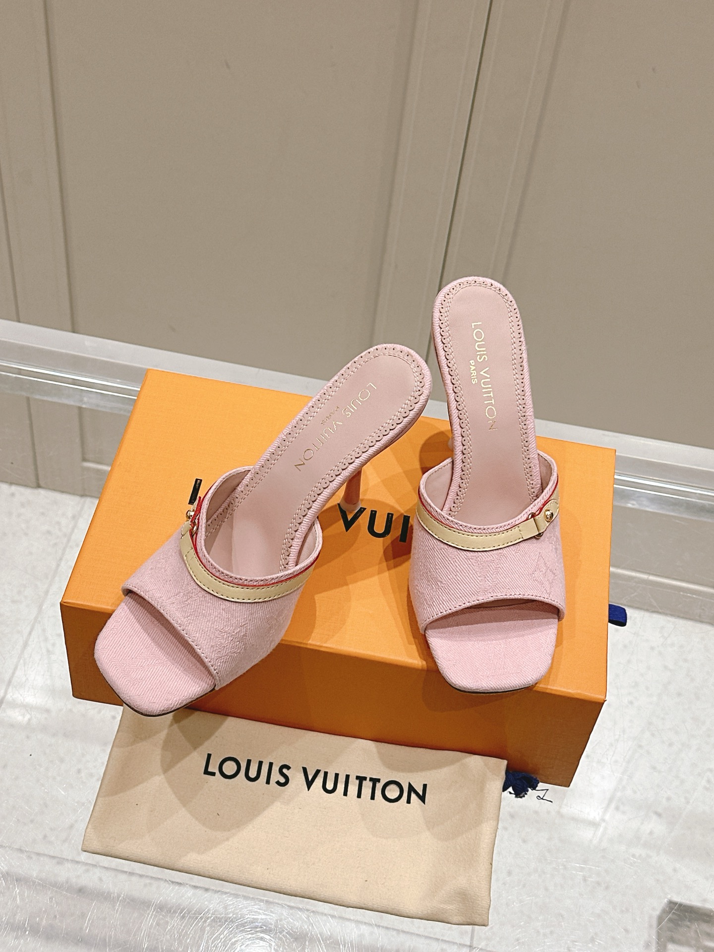 Louis Vuitton LV x TM 路易威登x村上隆联名6AM 系列 白三彩 平底 凉拖鞋