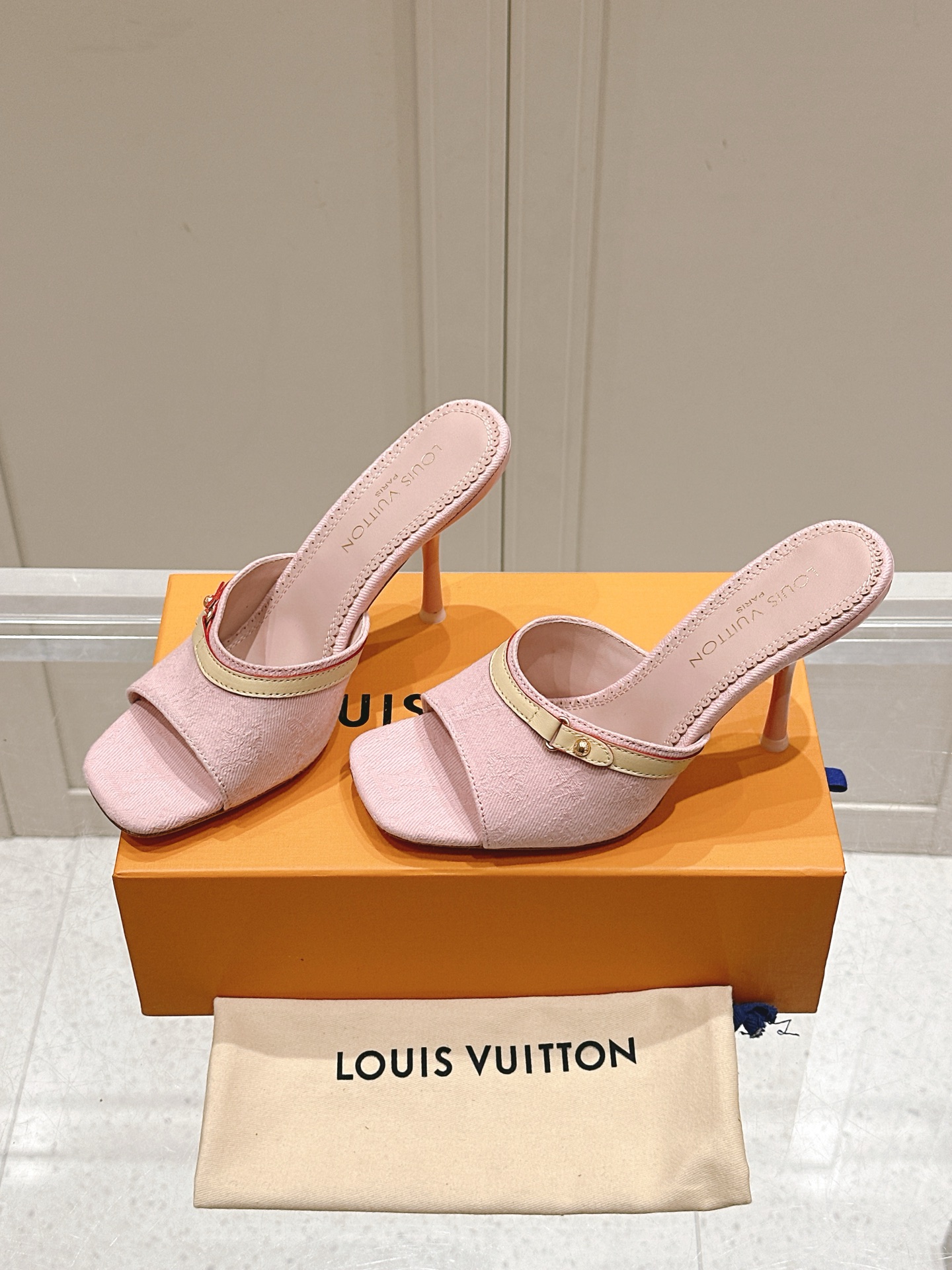 Louis Vuitton LV x TM 路易威登x村上隆联名6AM 系列 白三彩 平底 凉拖鞋
