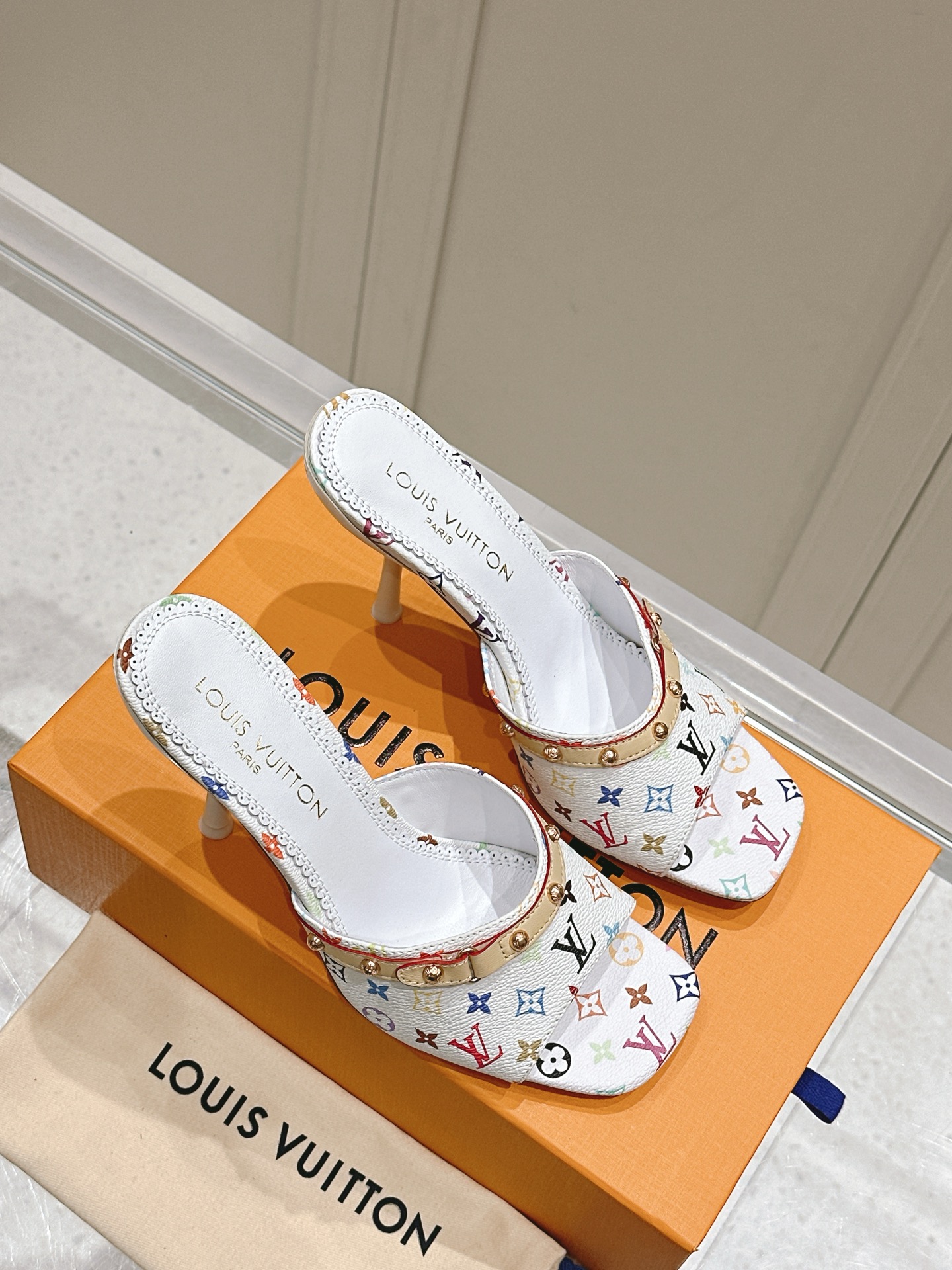 Louis Vuitton LV x TM 路易威登x村上隆联名6AM 系列 白三彩 平底 凉拖鞋