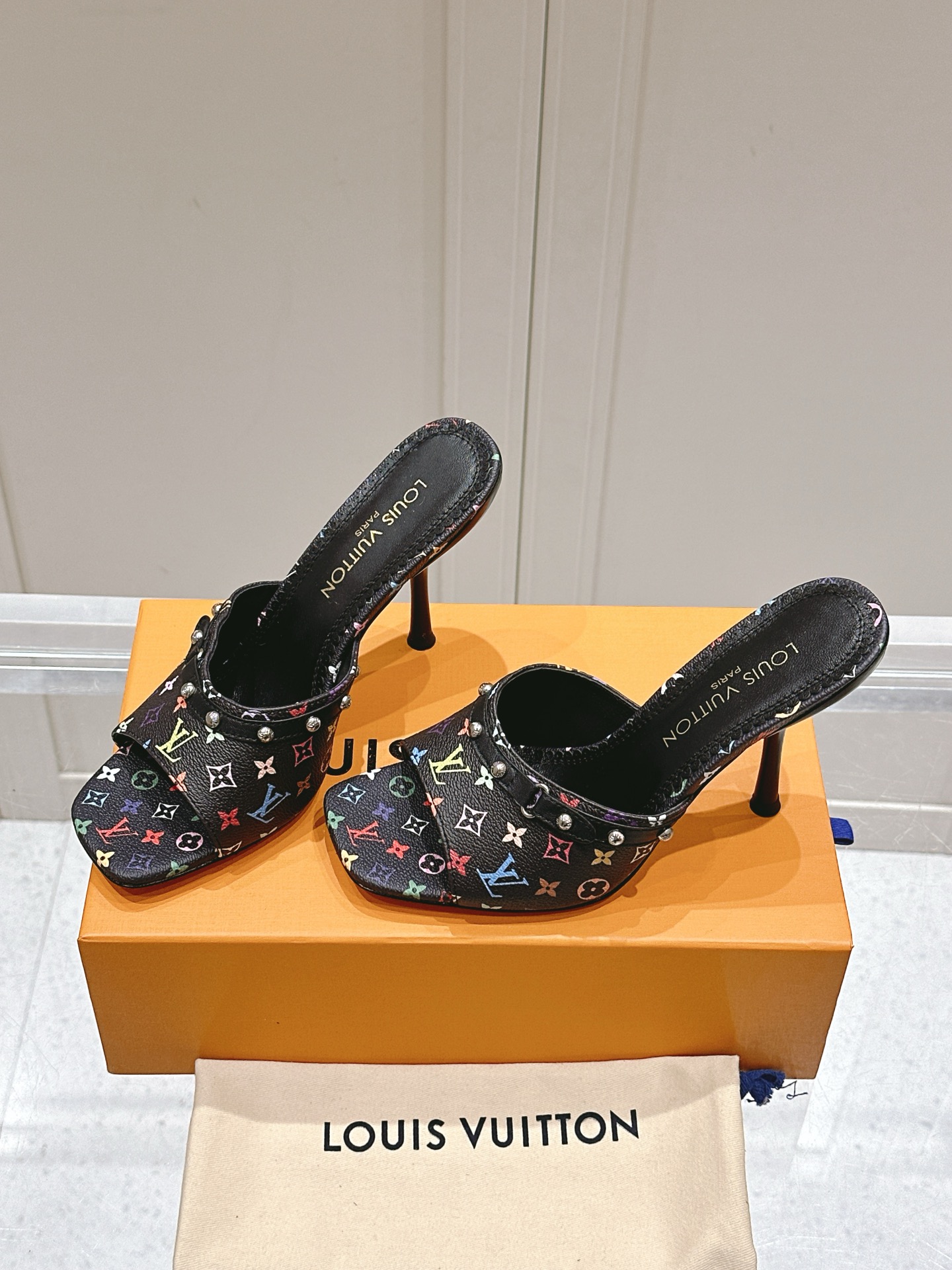 Louis Vuitton LV x TM 路易威登x村上隆联名6AM 系列 白三彩 平底 凉拖鞋