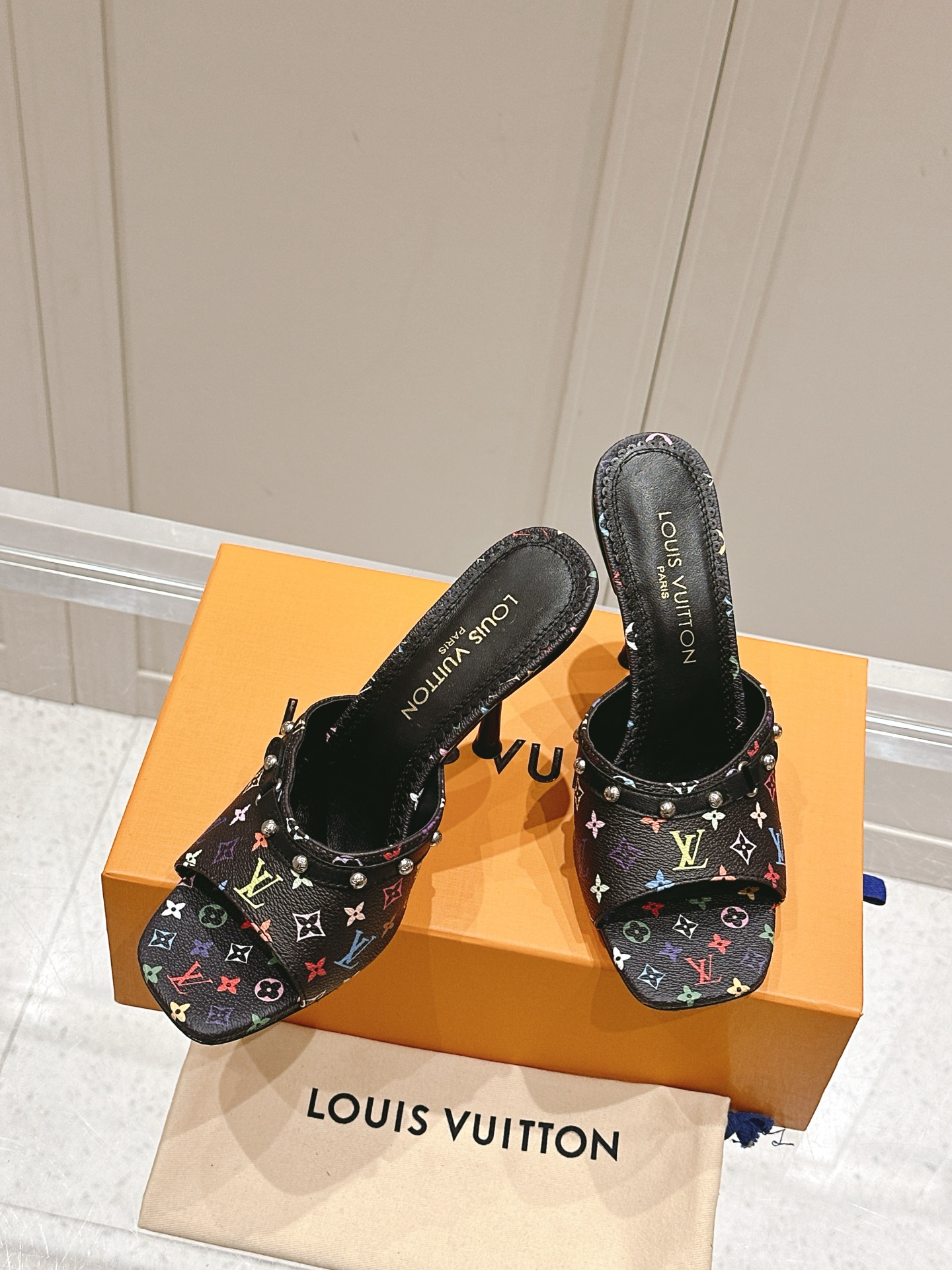 Louis Vuitton LV x TM 路易威登x村上隆联名6AM 系列 白三彩 平底 凉拖鞋