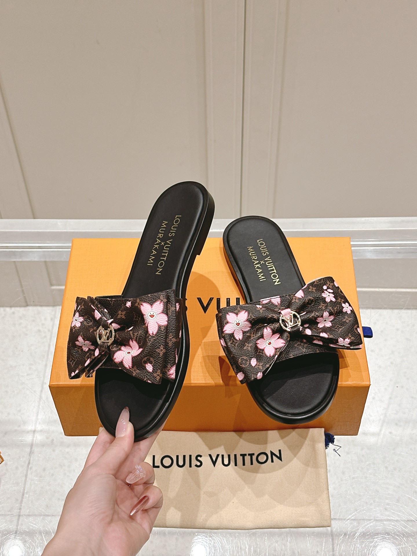 Louis Vuitton LV x TM 路易威登x村上隆联名6AM 系列 白三彩 平底 凉拖鞋超大蝴蝶结
