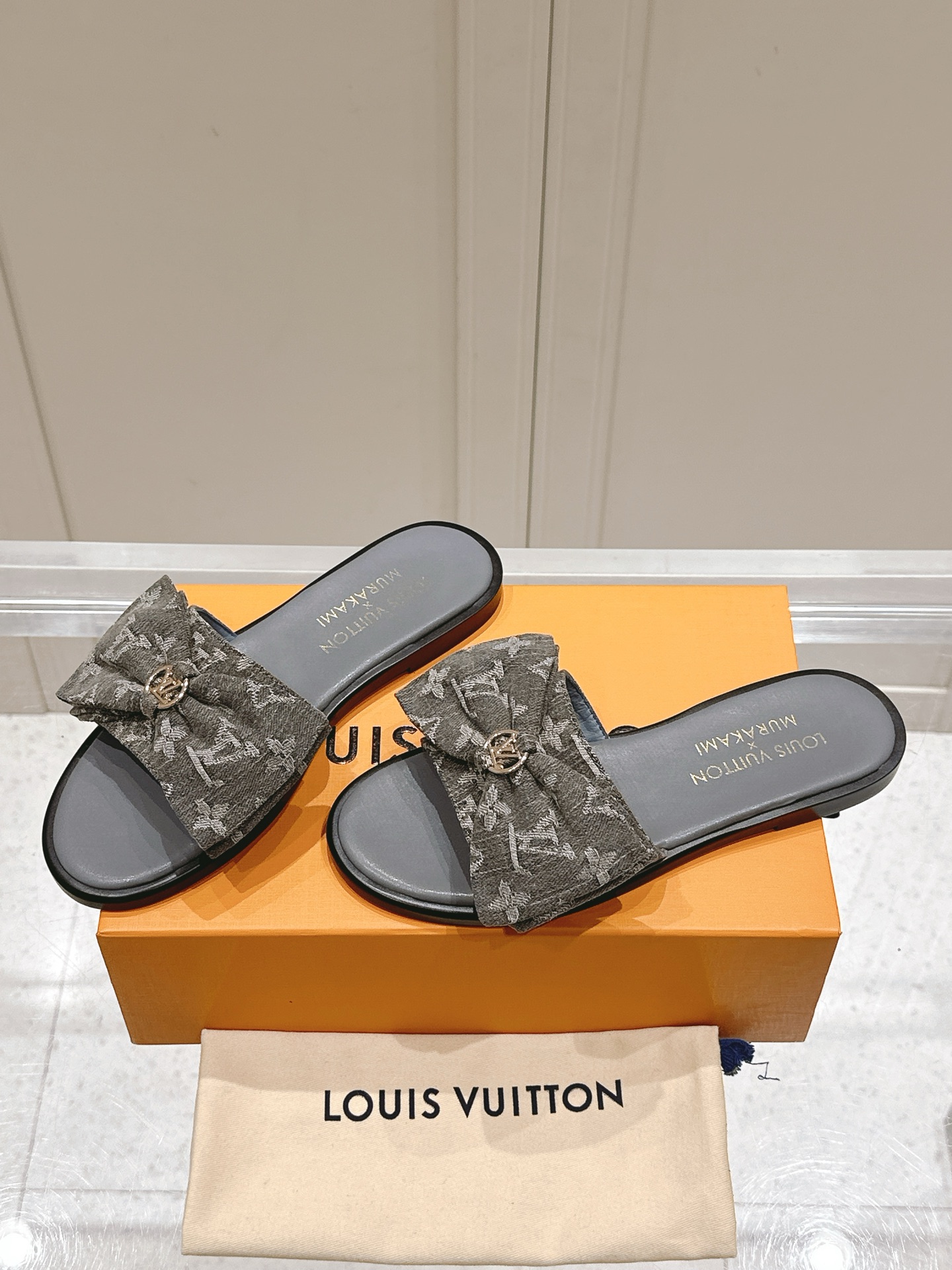 Louis Vuitton LV x TM 路易威登x村上隆联名6AM 系列 白三彩 平底 凉拖鞋超大蝴蝶结
