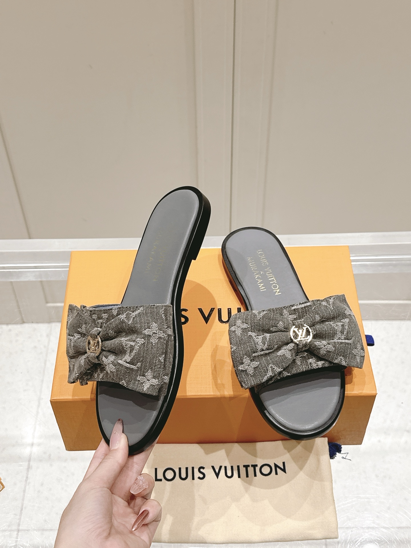 Louis Vuitton LV x TM 路易威登x村上隆联名6AM 系列 白三彩 平底 凉拖鞋超大蝴蝶结