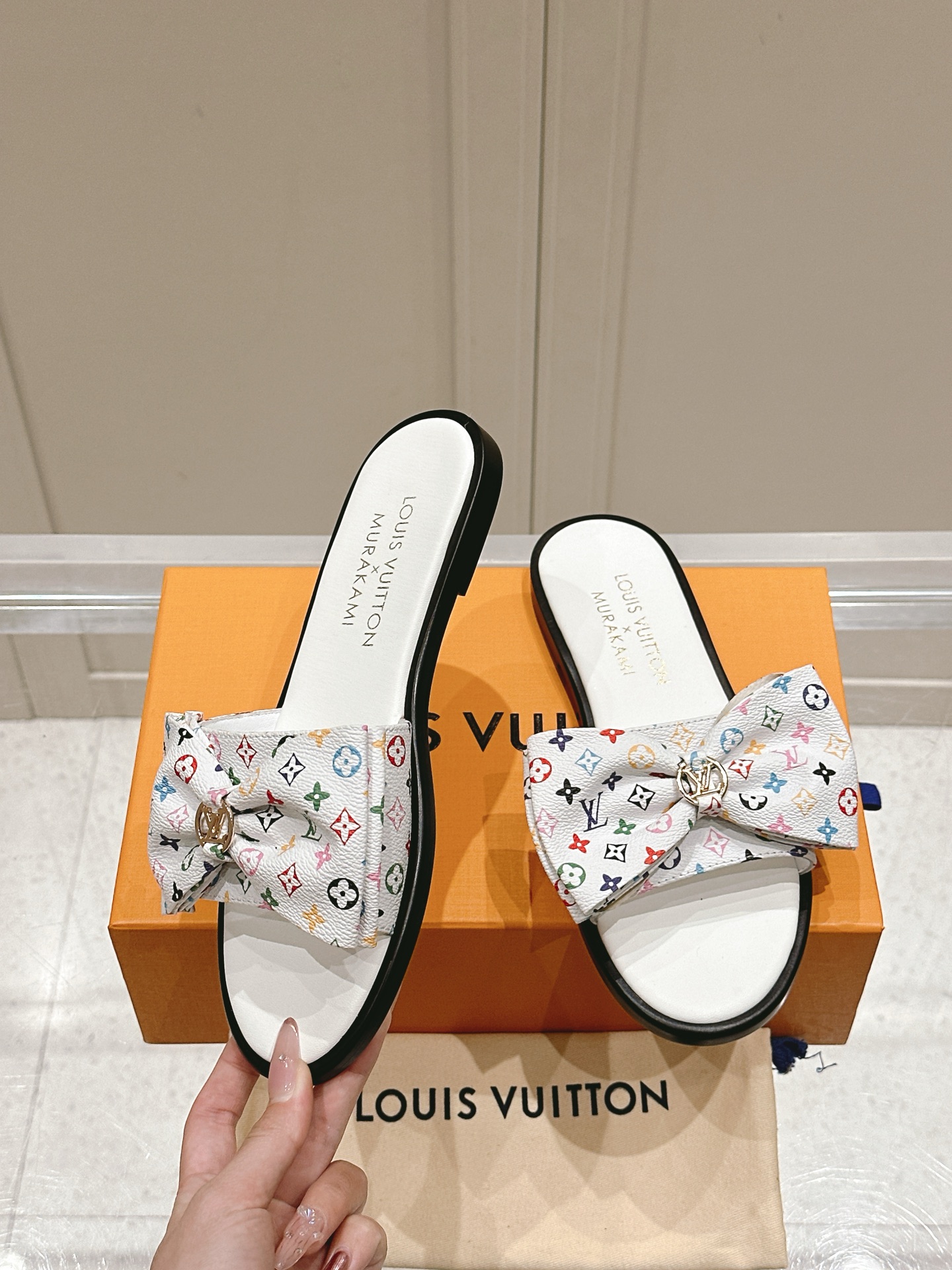 Louis Vuitton LV x TM 路易威登x村上隆联名6AM 系列 白三彩 平底 凉拖鞋超大蝴蝶结