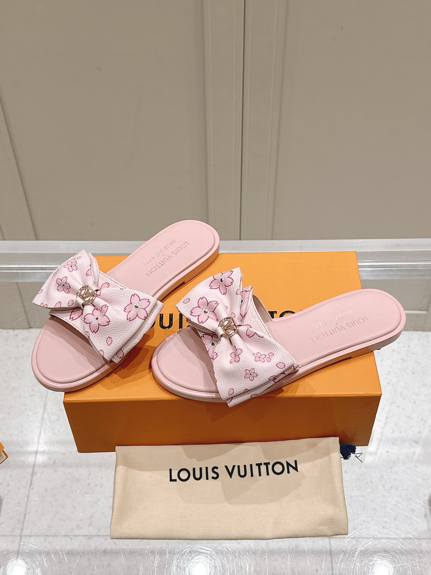 Louis Vuitton LV x TM 路易威登x村上隆联名6AM 系列 白三彩 平底 凉拖鞋超大蝴蝶结