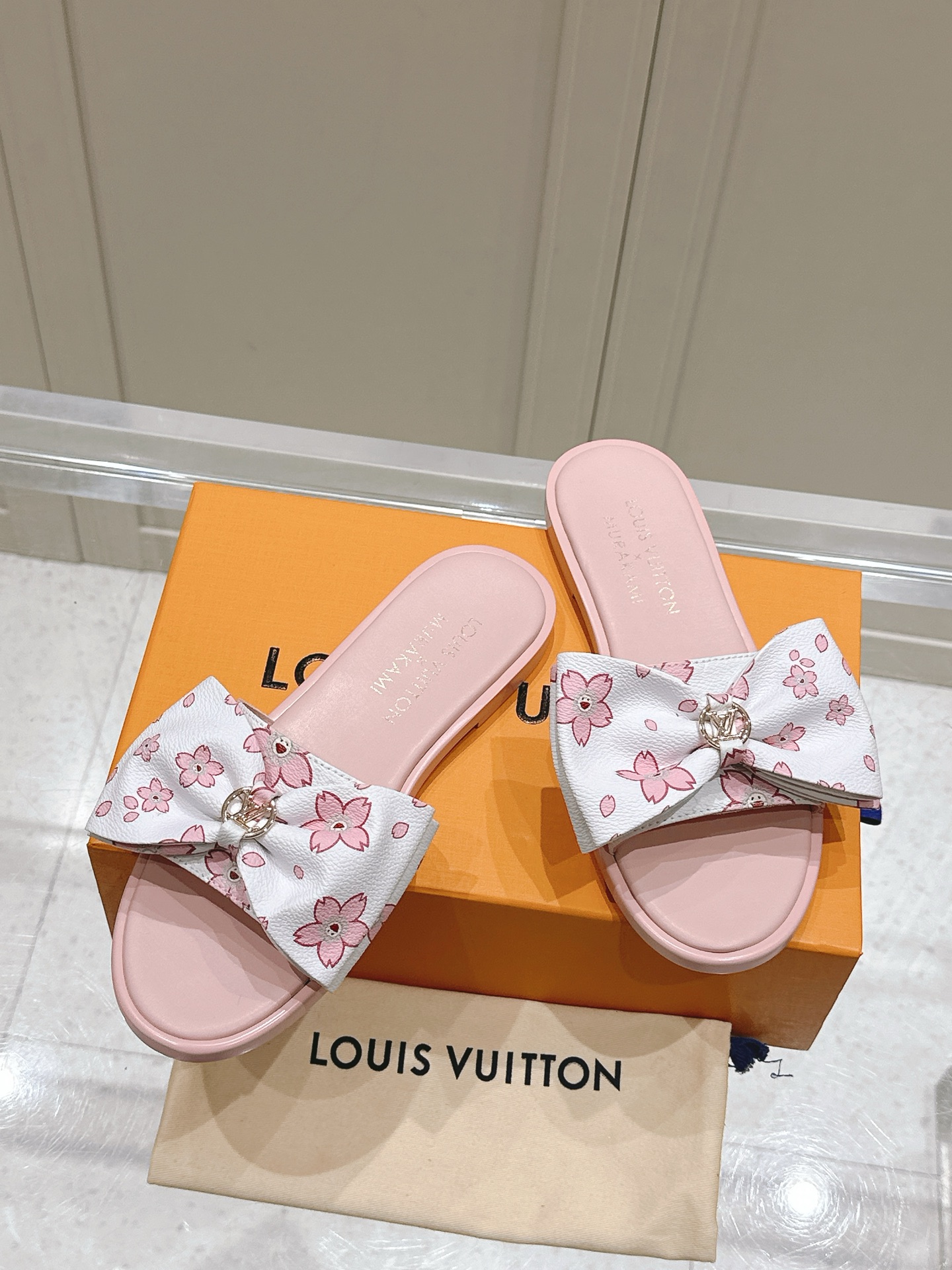 Louis Vuitton LV x TM 路易威登x村上隆联名6AM 系列 白三彩 平底 凉拖鞋超大蝴蝶结