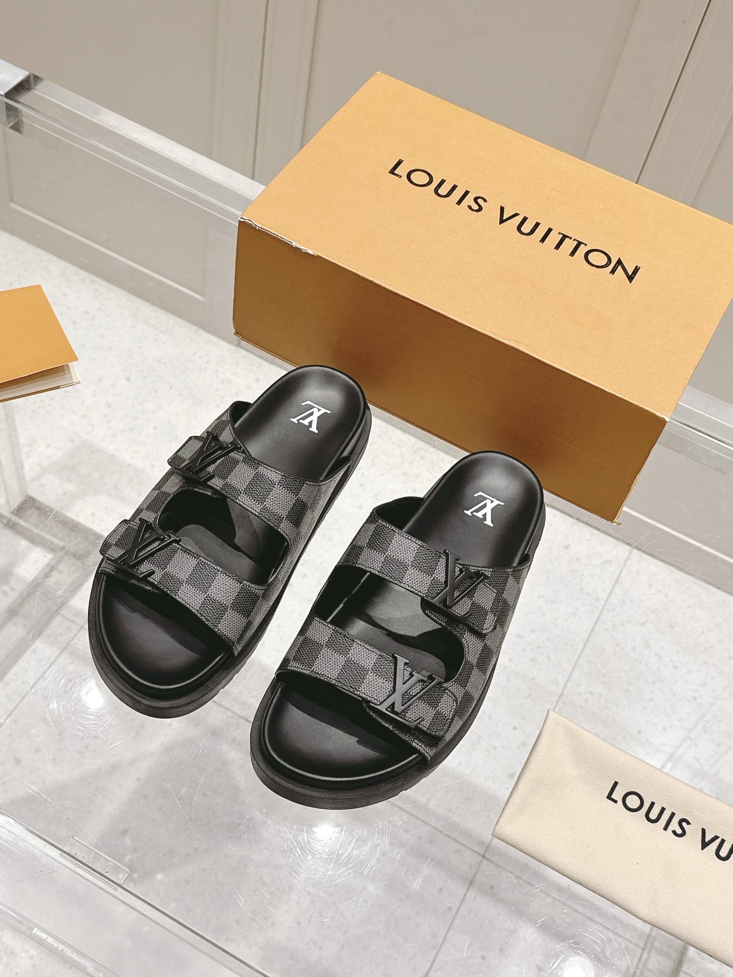 Louis Vuitton LV路易威登 驴家新品 主打最新款驴牌拖鞋 硬货上新