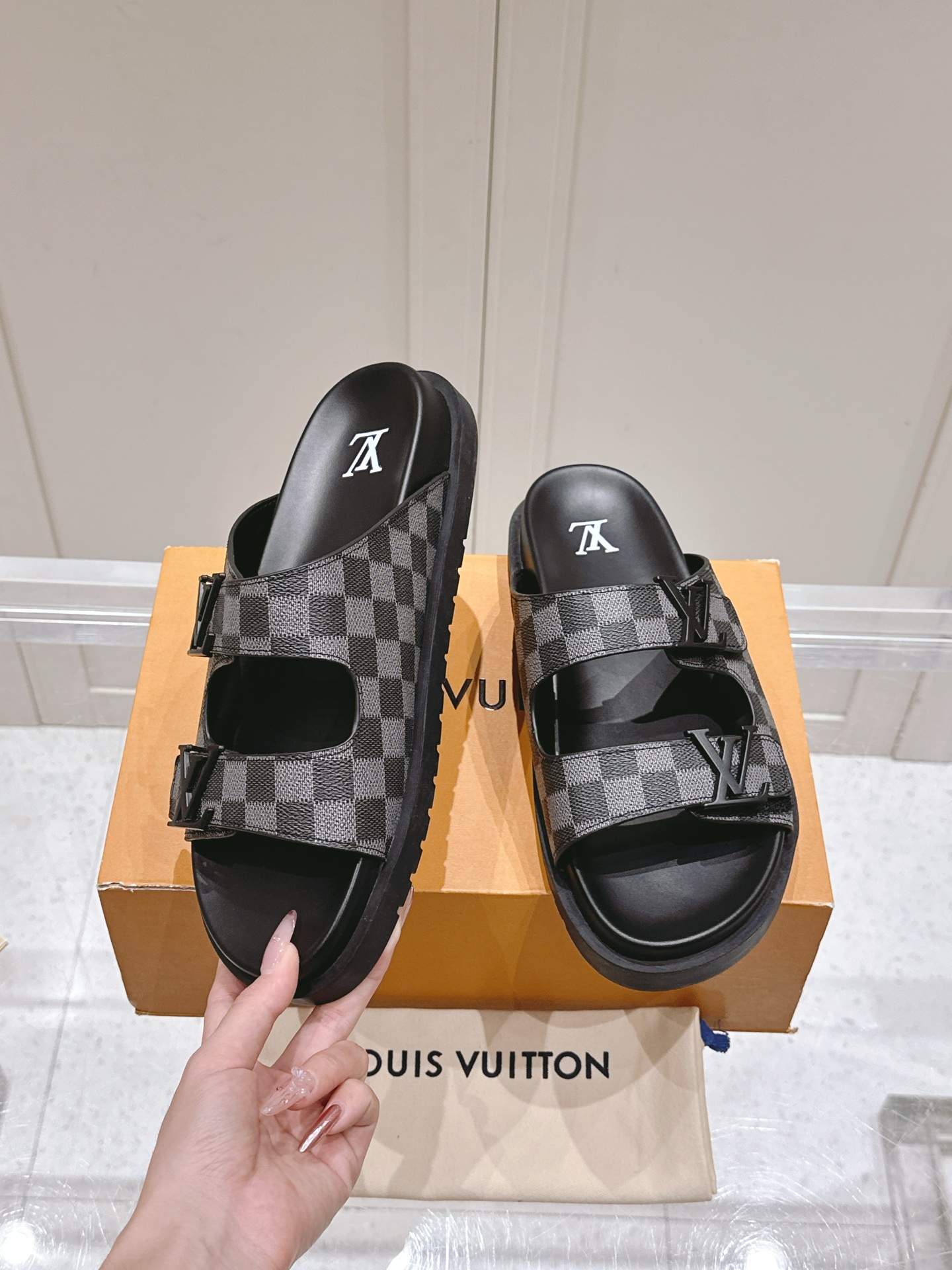 Louis Vuitton LV路易威登 驴家新品 主打最新款驴牌拖鞋 硬货上新