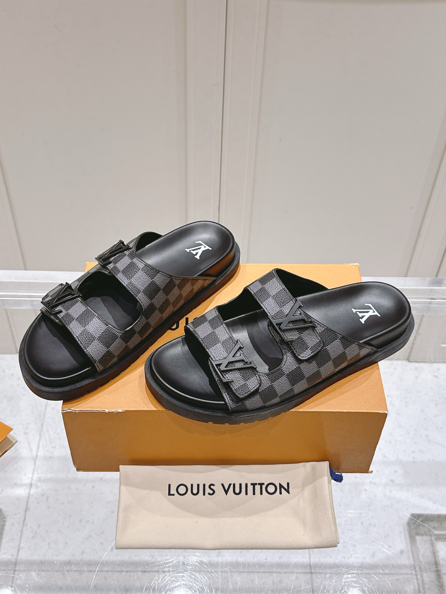 Louis Vuitton LV路易威登 驴家新品 主打最新款驴牌拖鞋 硬货上新