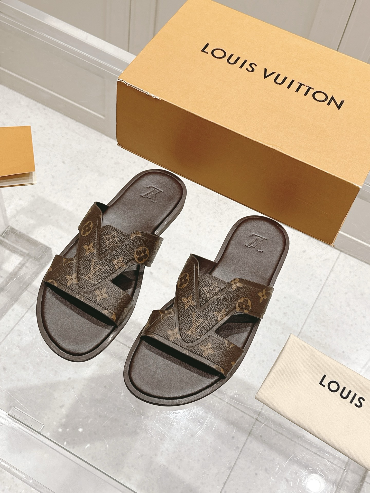 Hermès Louis vuitton 25ss 沙滩拖 又一 最新 版本