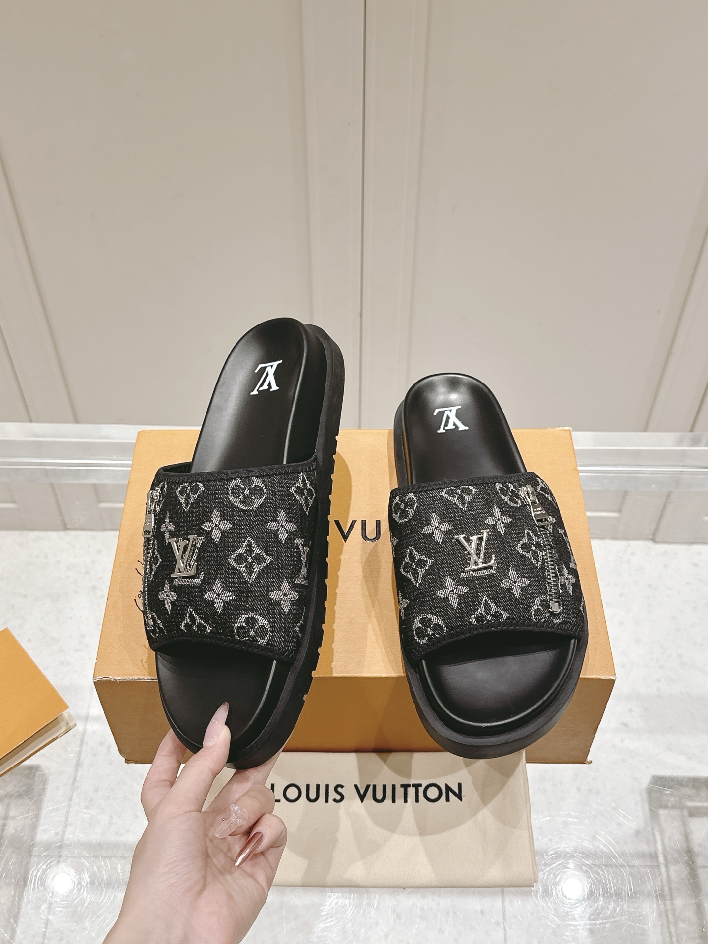Hermès Louis vuitton 25ss 沙滩拖 又一 最新 版本