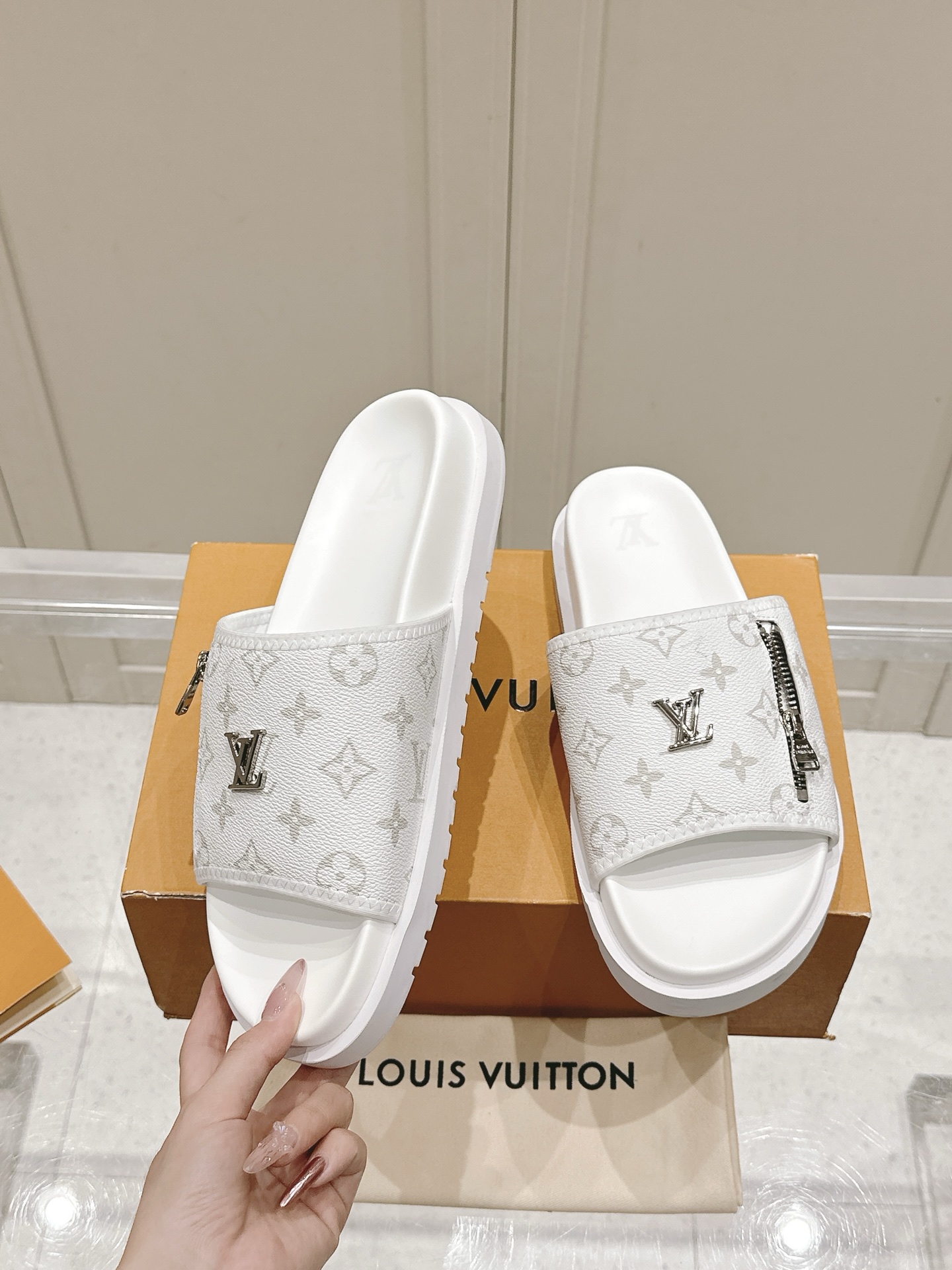 Hermès Louis vuitton 25ss 沙滩拖 又一 最新 版本