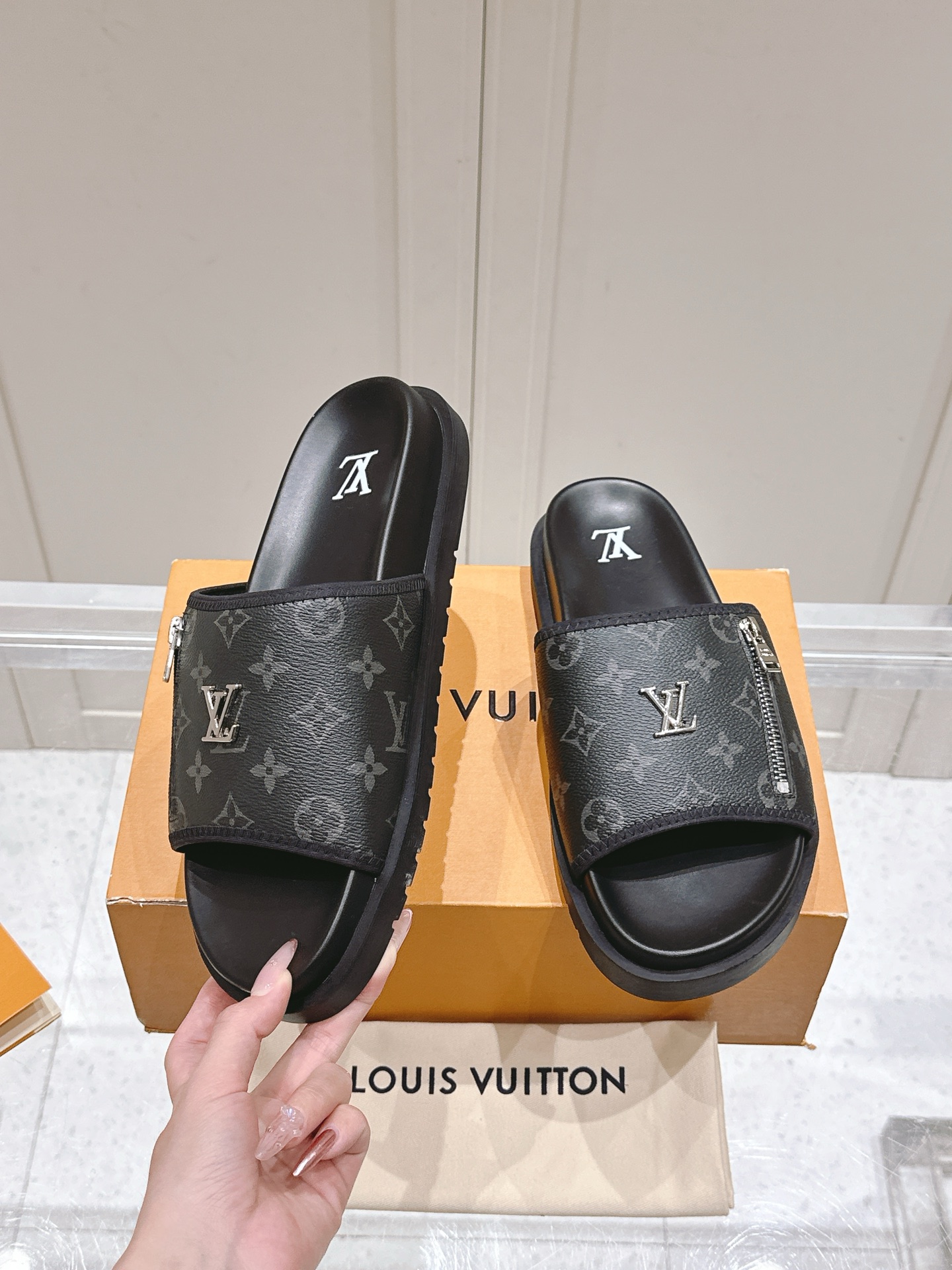Hermès Louis vuitton 25ss 沙滩拖 又一 最新 版本