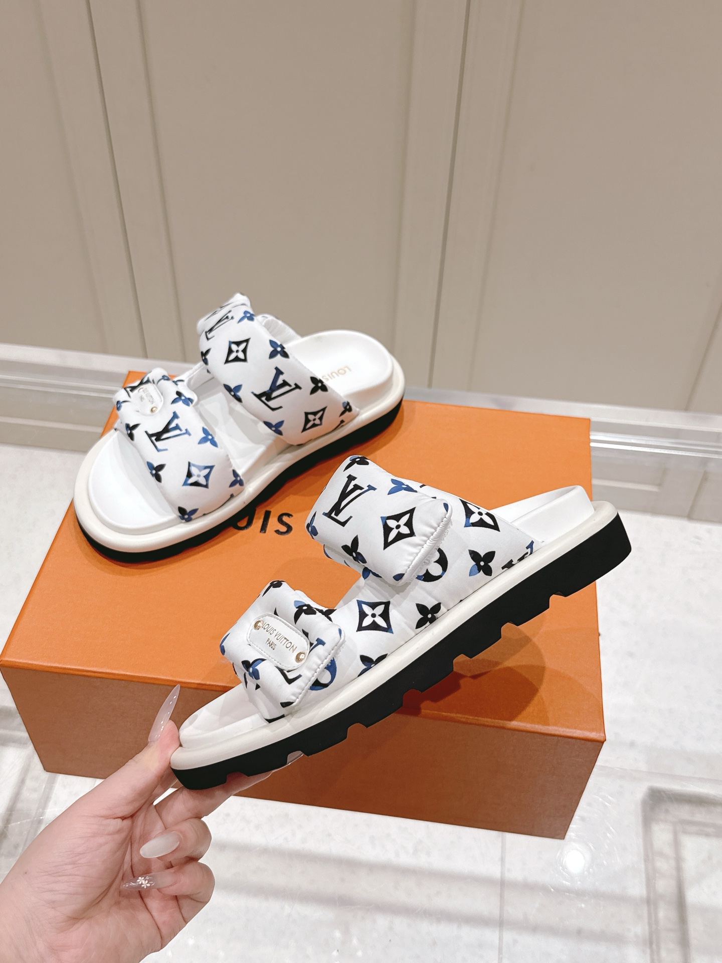 Louis Vuitton Pool Pillow Comfort Monogram Sandals - Women's Designer Slides 3 i1746444140548 7728 0 1