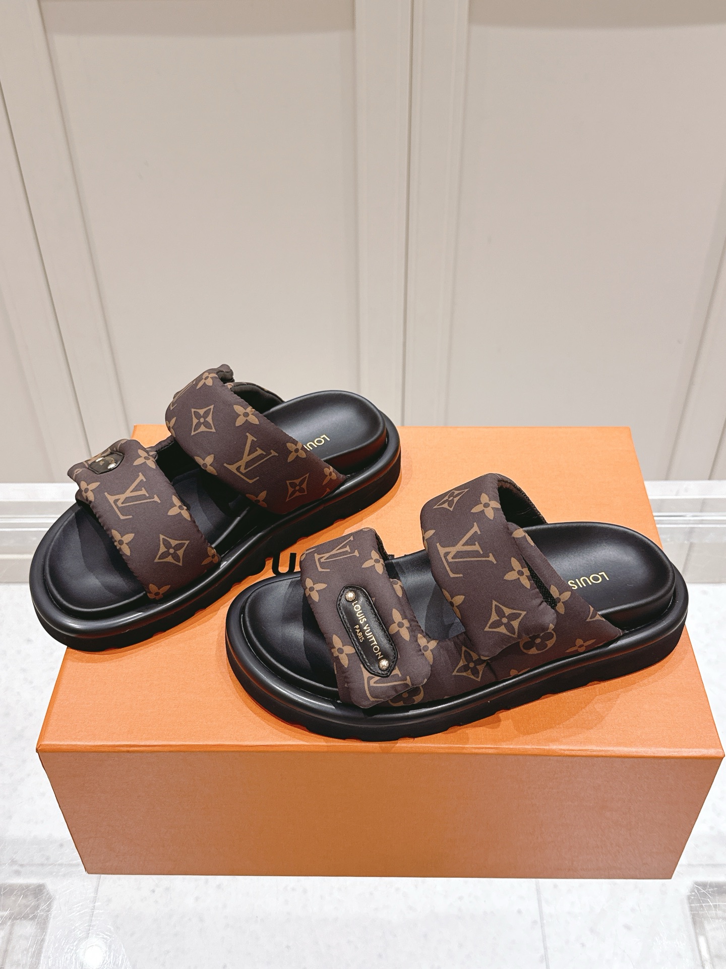 Louis Vuitton Pool Pillow Comfort Monogram Sandals - Women's Designer Slides 5 i1746444170507 7507 0 3