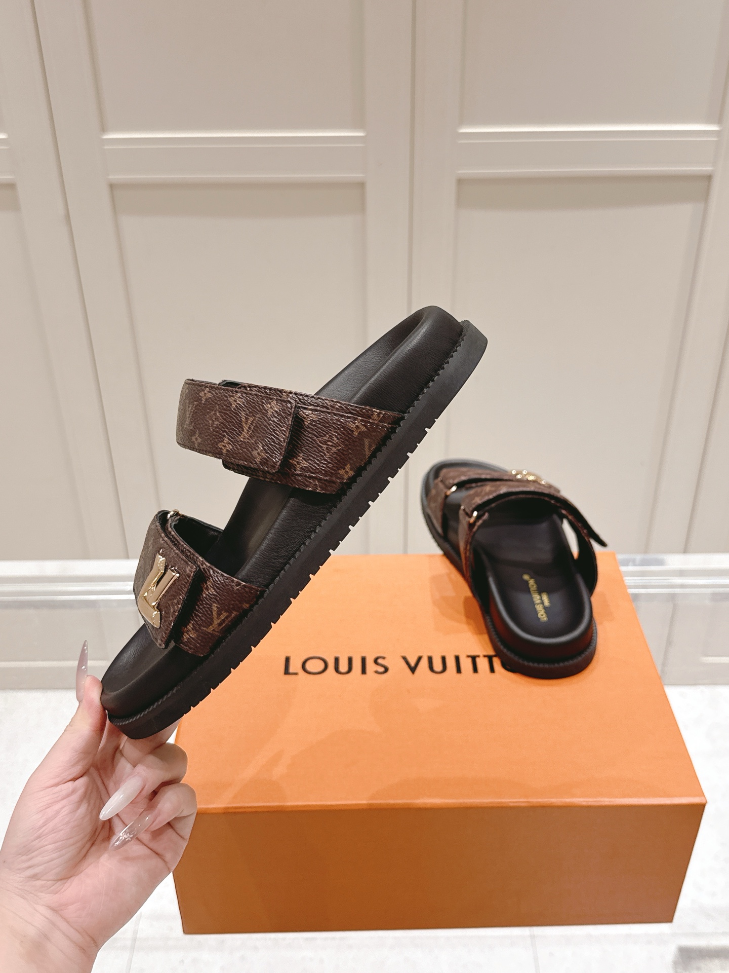 Louis Vuitton x Murakami Takashi Bom Dia Comfort Flat Sandals 6 i1746444506908 2448 0 4