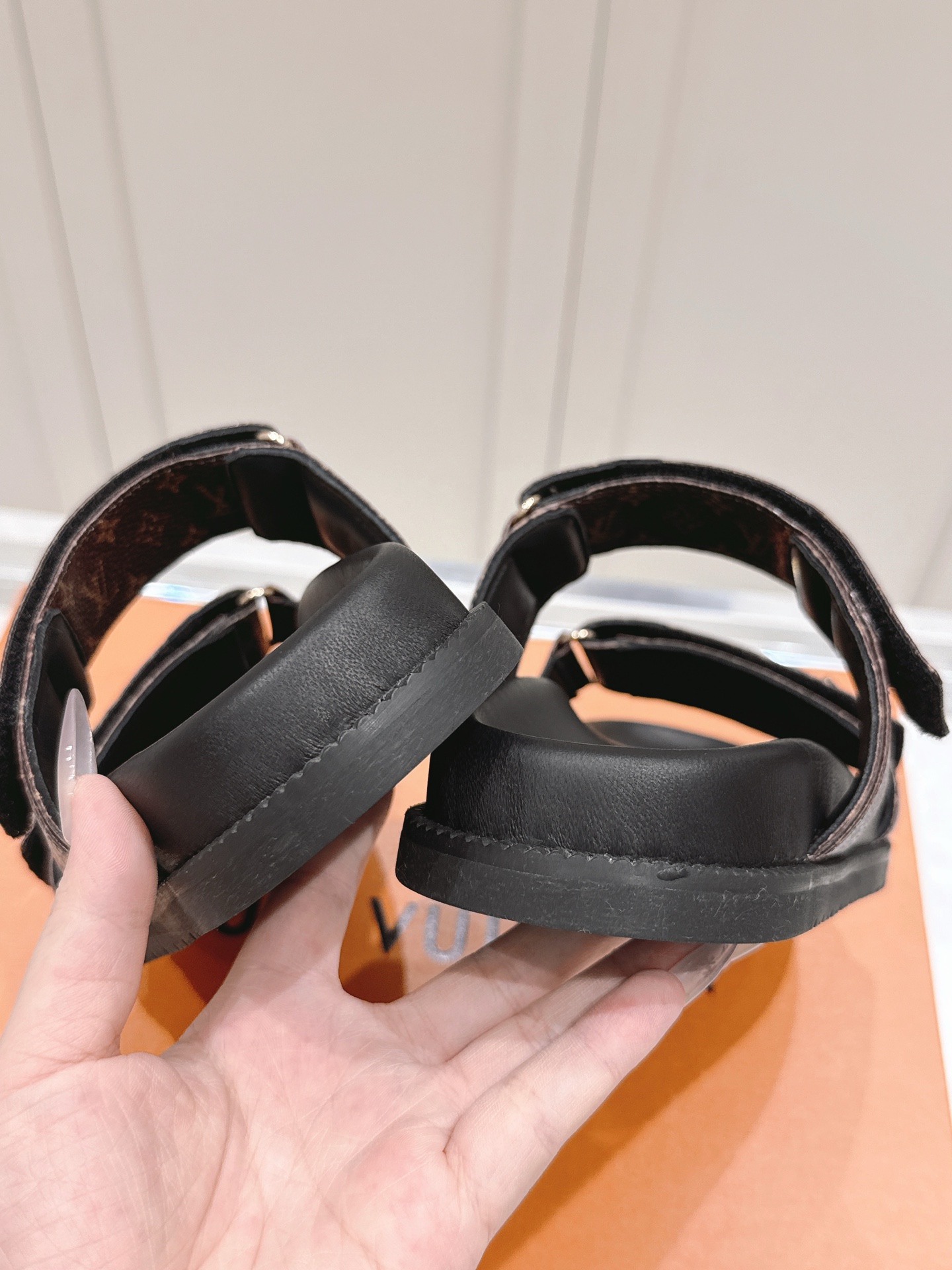 Louis Vuitton x Murakami Takashi Bom Dia Comfort Flat Sandals 10 i1746444506928 2404 0 8