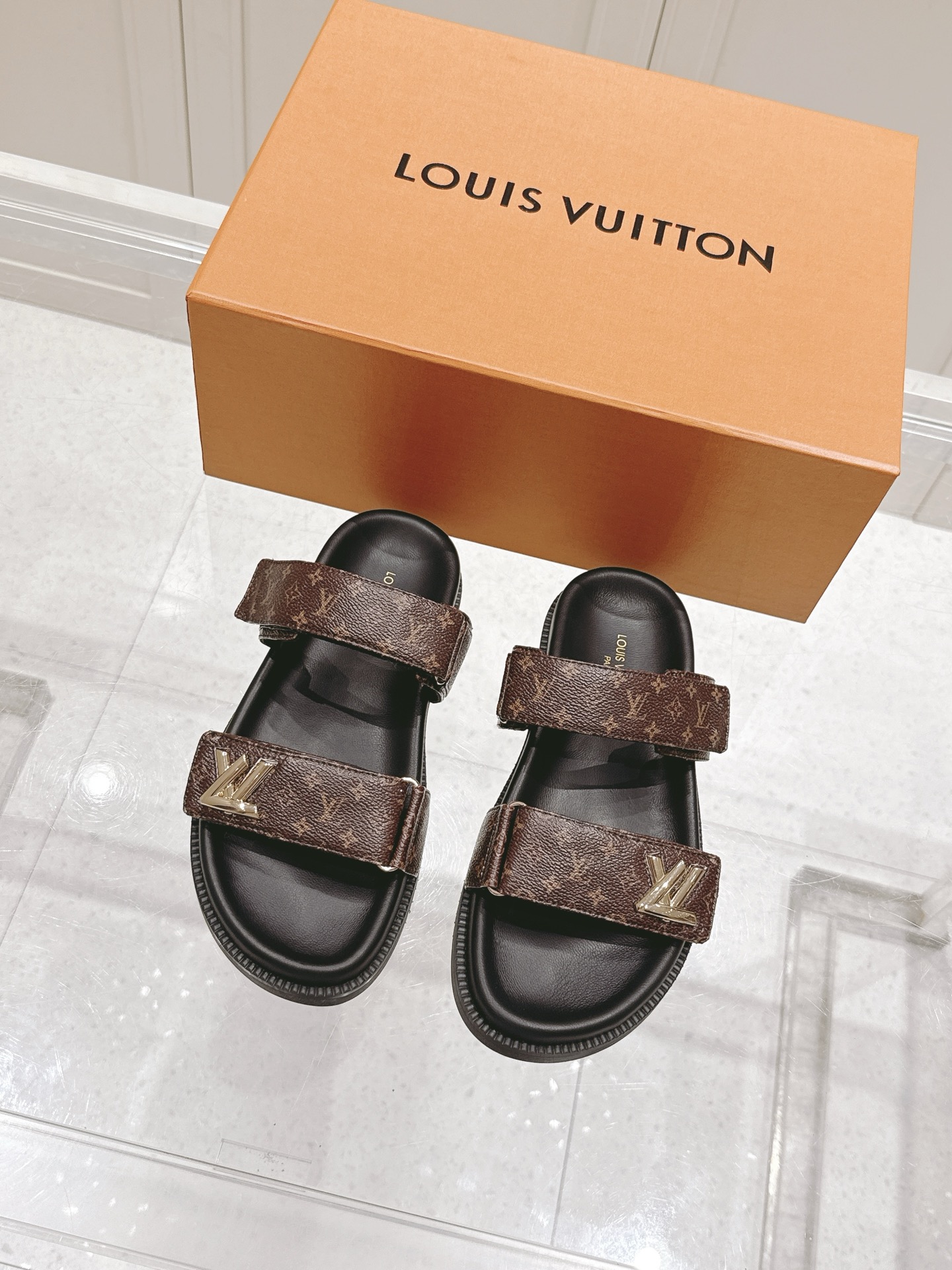 Louis Vuitton x Murakami Takashi Bom Dia Comfort Flat Sandals 2 i1746444507050 5281 0 0